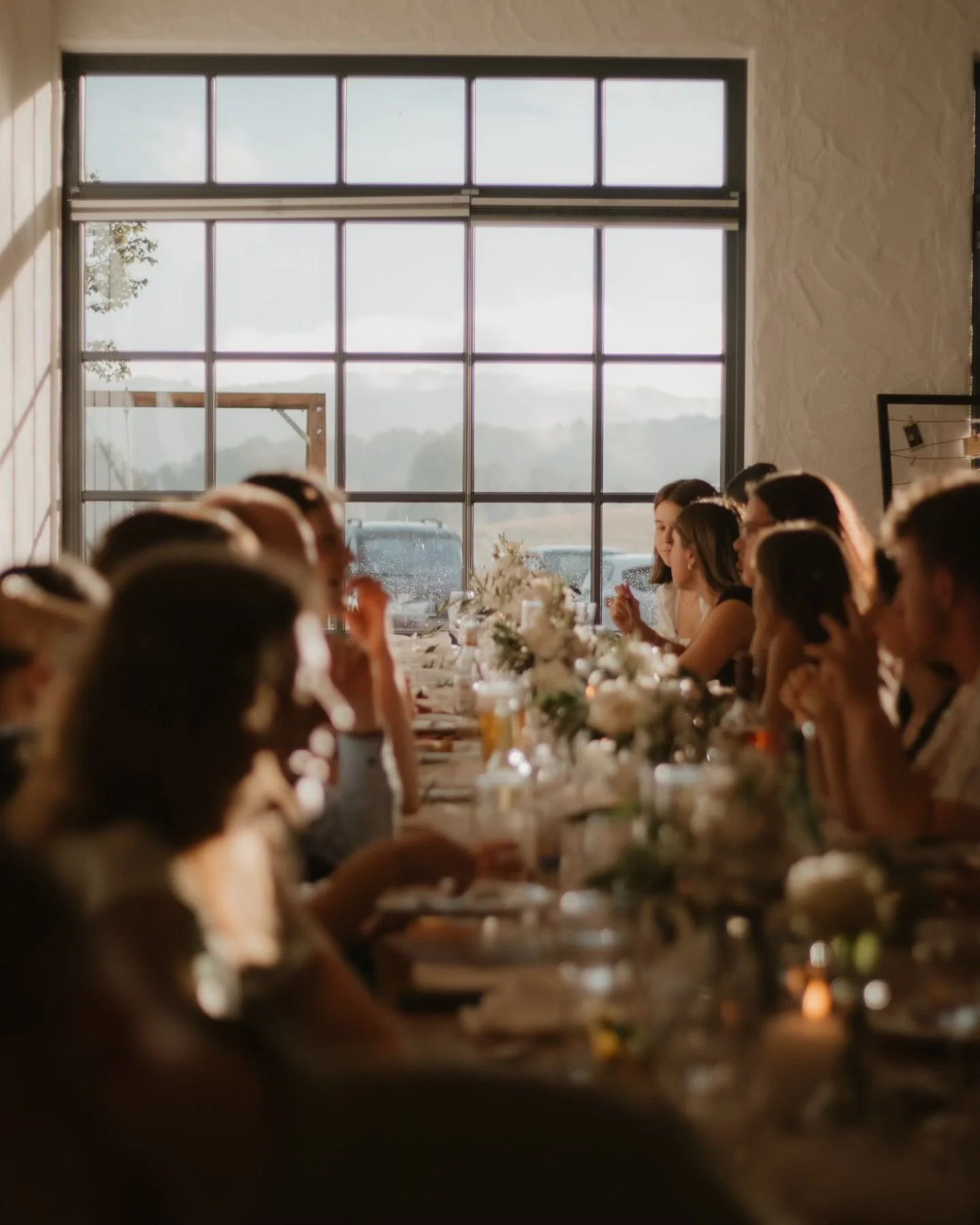 Golden.

&bull;
&bull;
&bull;
&bull;
&bull;
#swissphotographer #wedding #weddingdecor #weddingphotography #weddinginspiration #goldenhour #tabledecor
