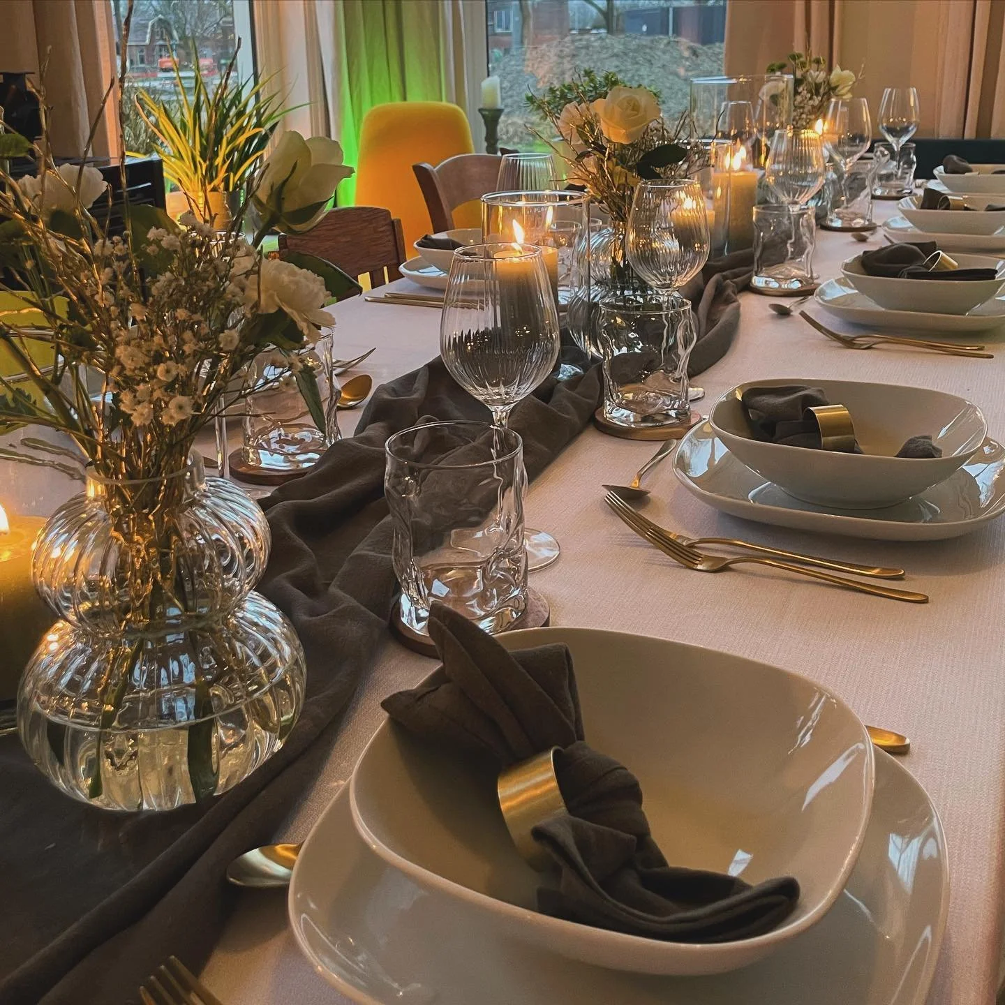 21-DINER 🍸

GREEN - WHITE &amp; GOLD ✨

#21diner #styling #tabelstyling #interieur #inspiratie #kerstdiner #partstyling #feest #tafeldecoratie