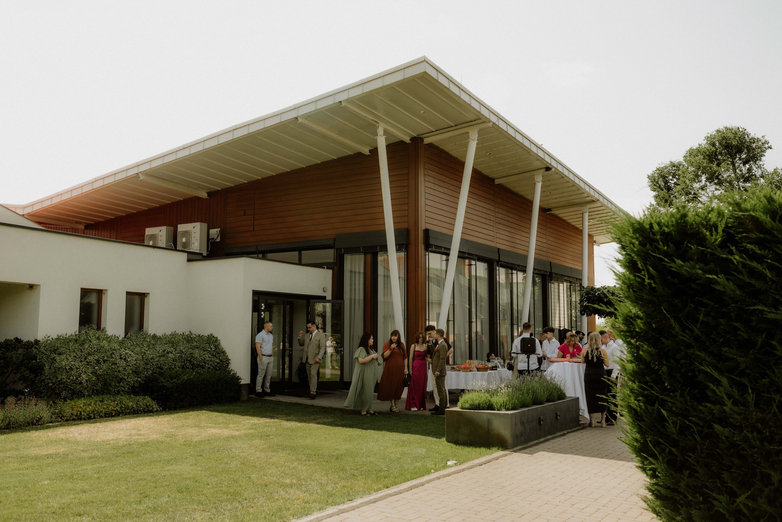 Esküvő az Almavirág Étteremben, Derecskén – Esküvői helyszínajánló fotós szemmel