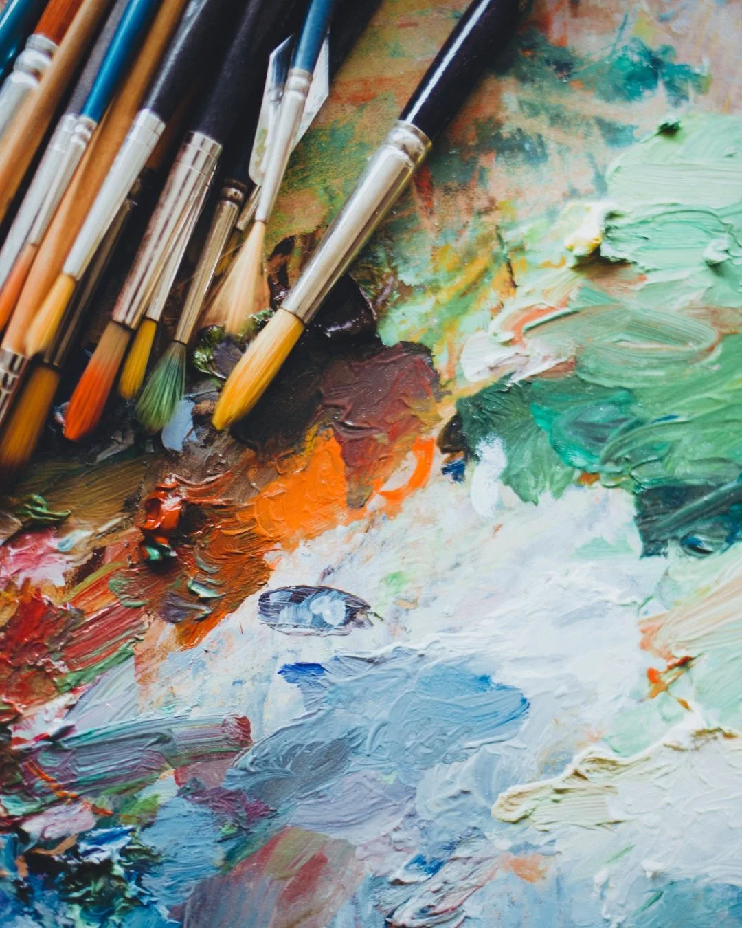 What if you could learn to paint without any pressure at all?
Learning to Paint in a Judgment-Free Zone with Paul Hastings starts April 8th! Over 6 Tuesday mornings you will explore composition, color mixing, and light, working from a still life each