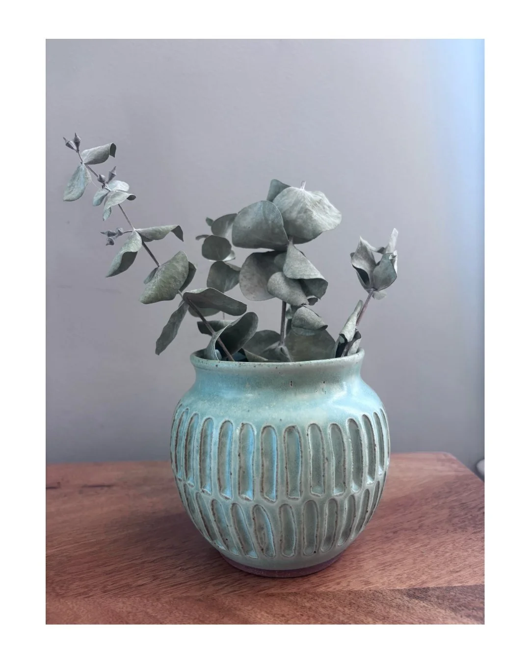 Meet Rachel Kean, an MBACC ceramics student and the artist behind RMK Pottery.
Rachel creates small-batch, functional pottery designed for everyday life. Inspired by organic forms, natural textures, and earthy glazes, her work is both beautiful and m