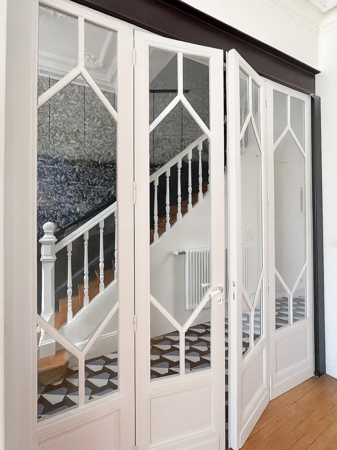 Ce matin, j&rsquo;ai eu un &eacute;change passionnant avec un agent immobilier sur nos m&eacute;tiers compl&eacute;mentaires. Et d&rsquo;un coup, un retour en arri&egrave;re. Cette maison ❤️
.
Une r&eacute;novation que j&rsquo;ai pens&eacute;e comme 