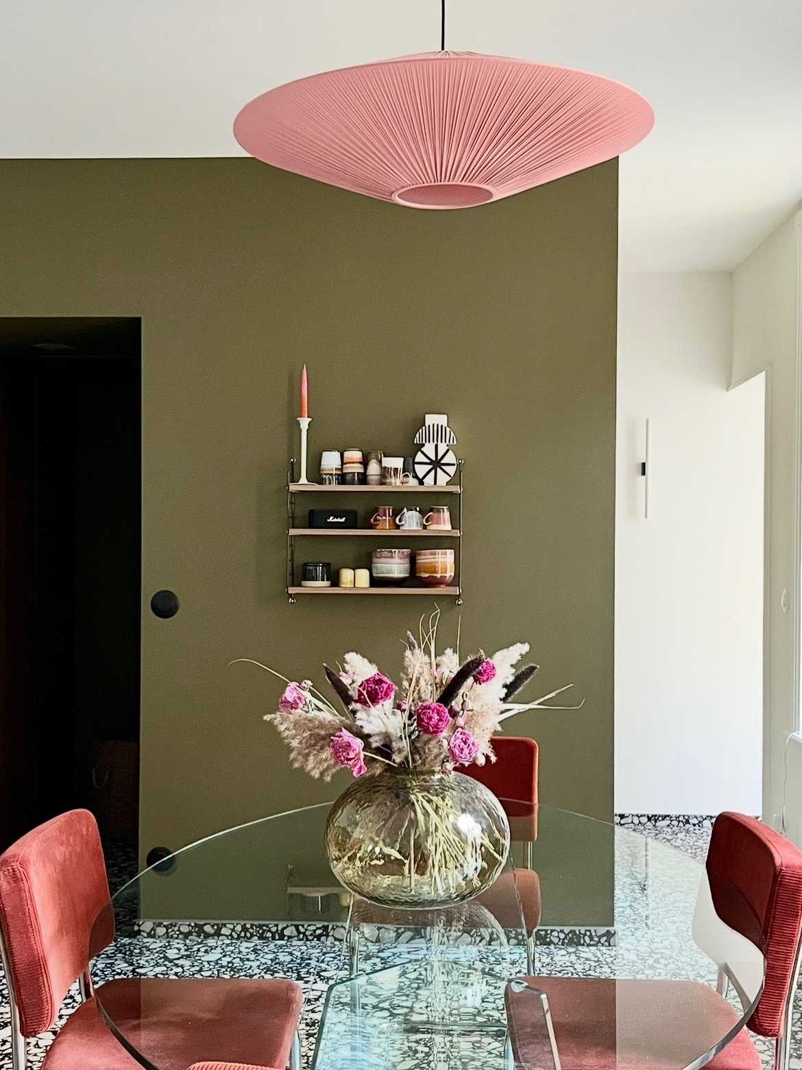 La 3&egrave;me photo devrait d&eacute;finitivement vous rassurer sur mes comp&eacute;tences professionnelles (si toutefois vous osiez encore en douter 🤣🤣).
Slidez vers la gauche pour d&eacute;couvrir un avant travaux / apr&egrave;s curage de l&rsqu