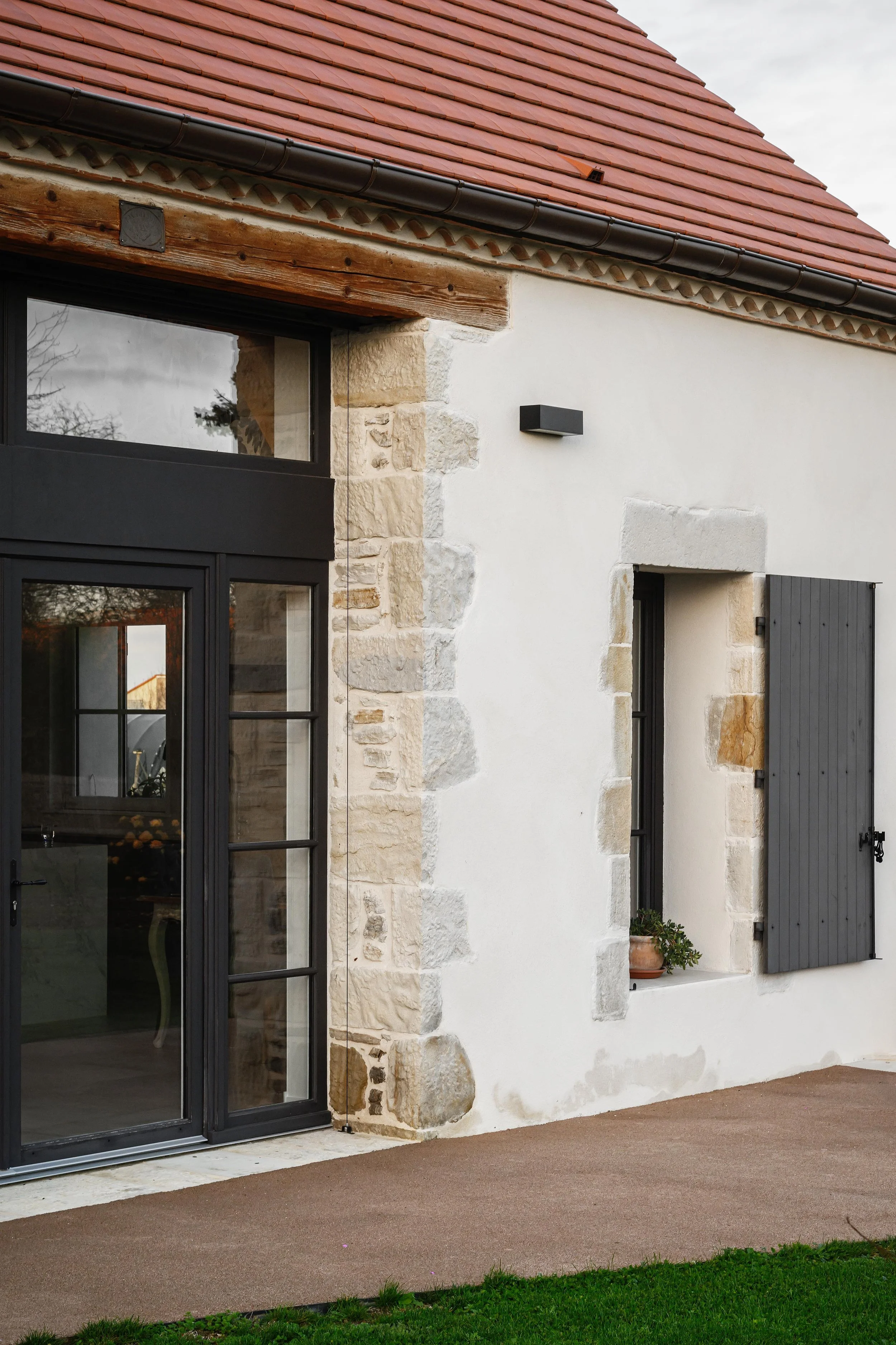 202529-EXT4  Lite.jpg