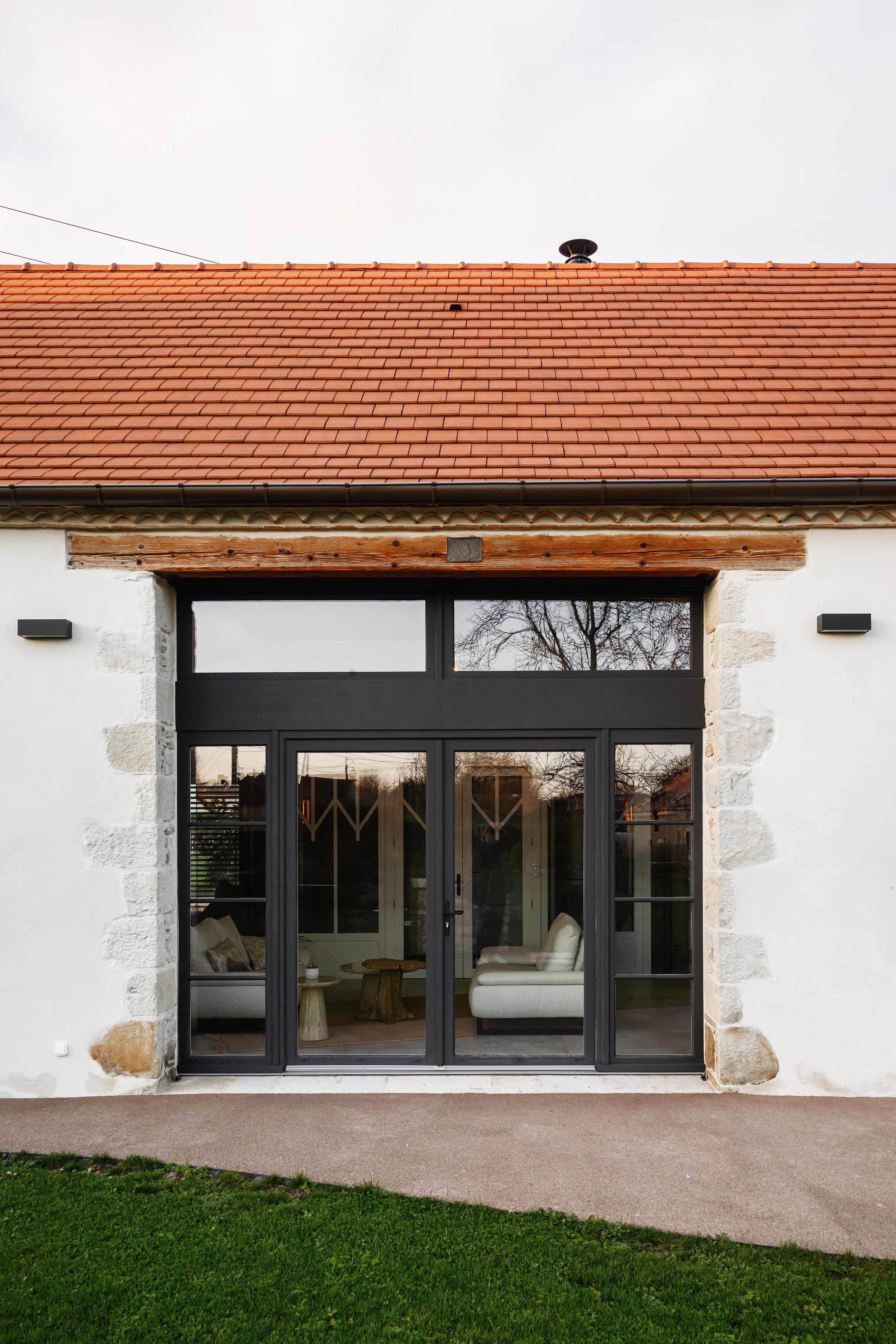 202529-EXT5  Lite.jpg