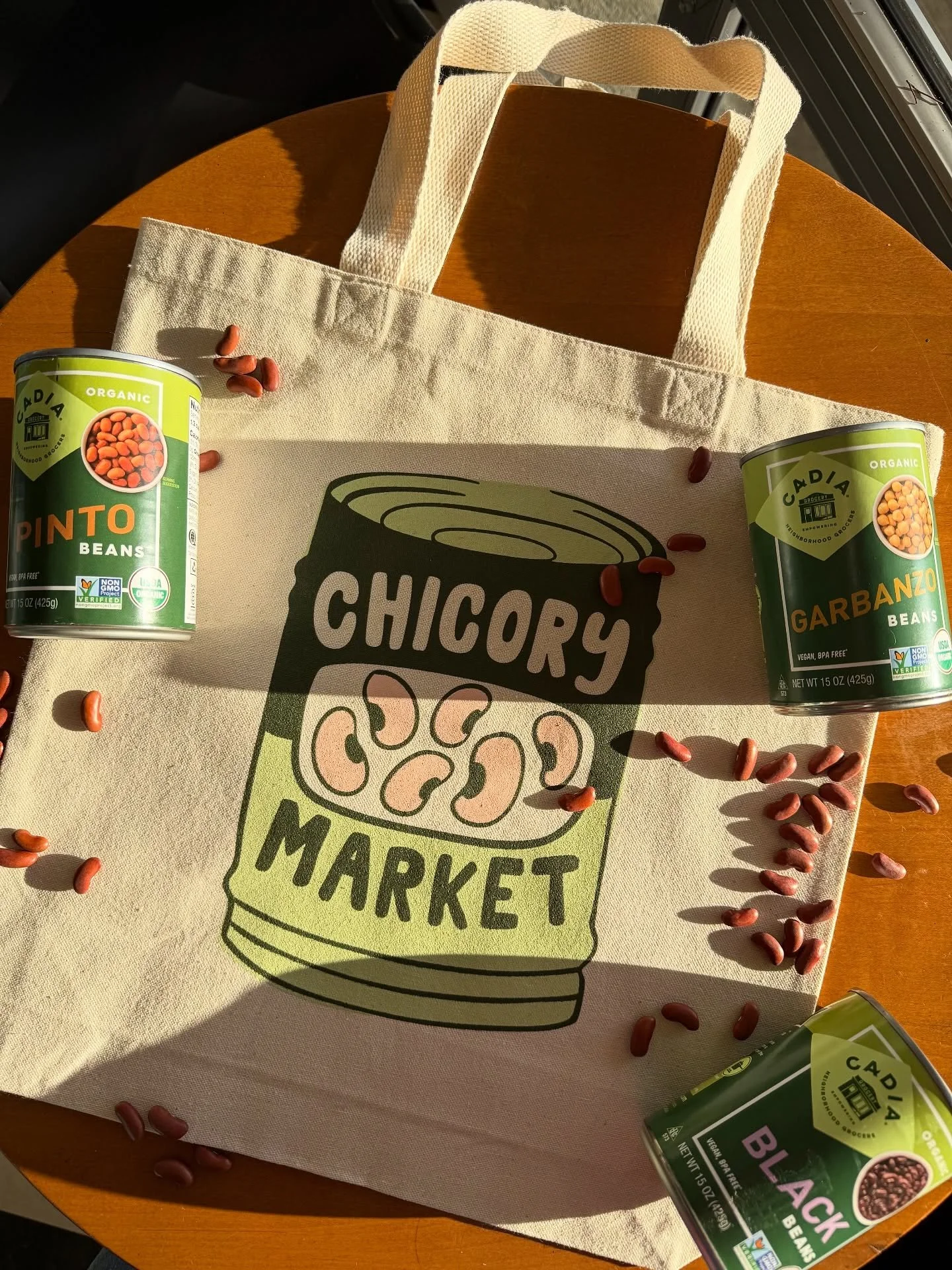 New tote, who dis?

Hot off the @castironprintworks press, our new winter totes are here! Come grab a cozy bean tote and stock up on all the winter beans from @cadia_foods, our favorite affordable winter protein!