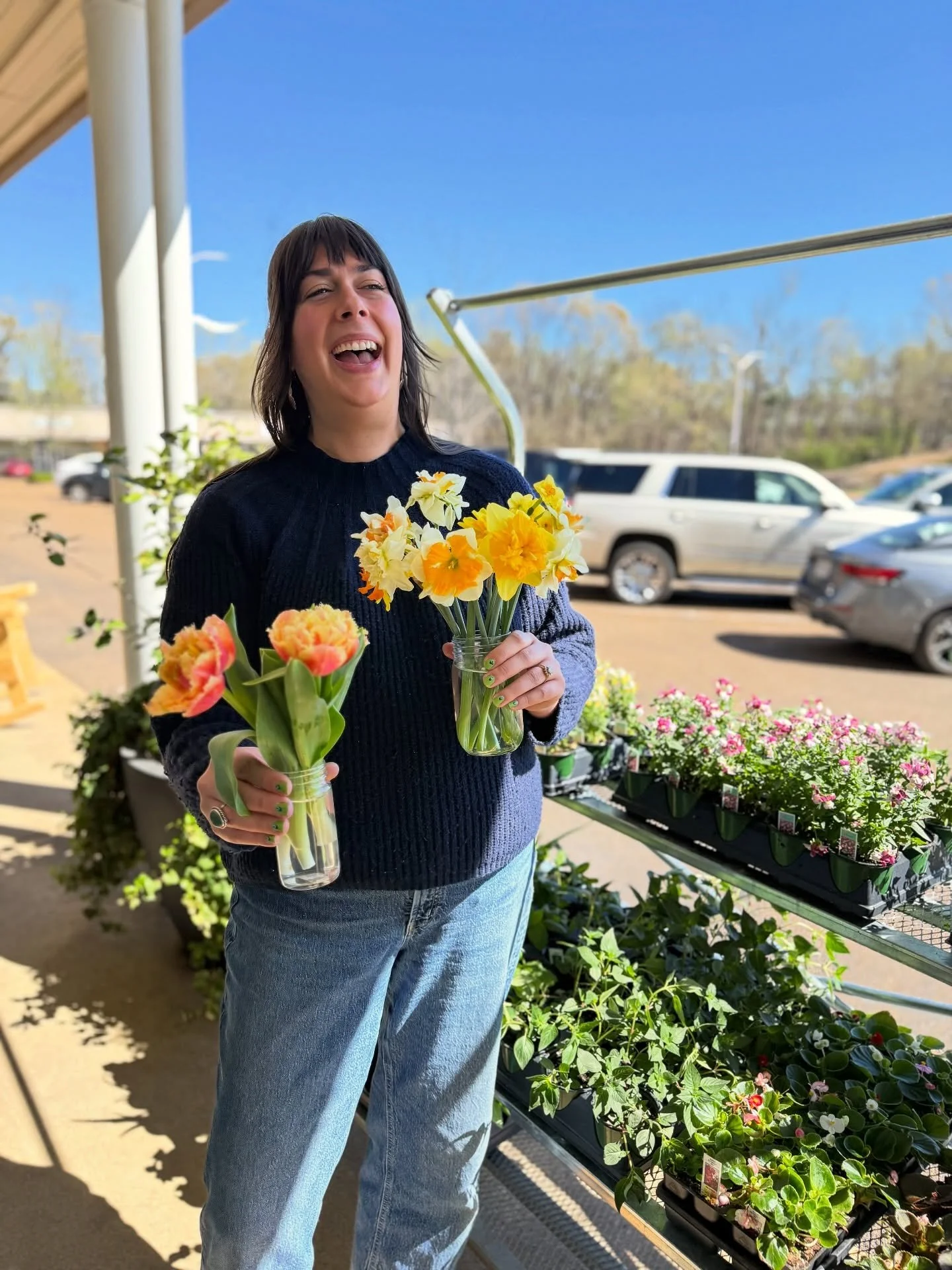 🌷🌱 Spring fever at Chicory 🌱🌷

Plants in north Mississippi are popping off! Our local flower farmers @fudgetownfarm and @farmsteadflorals are making weekly deliveries of daffodils, tulips and more.

@homesteadfarmscoldwater just dropped herb, flo