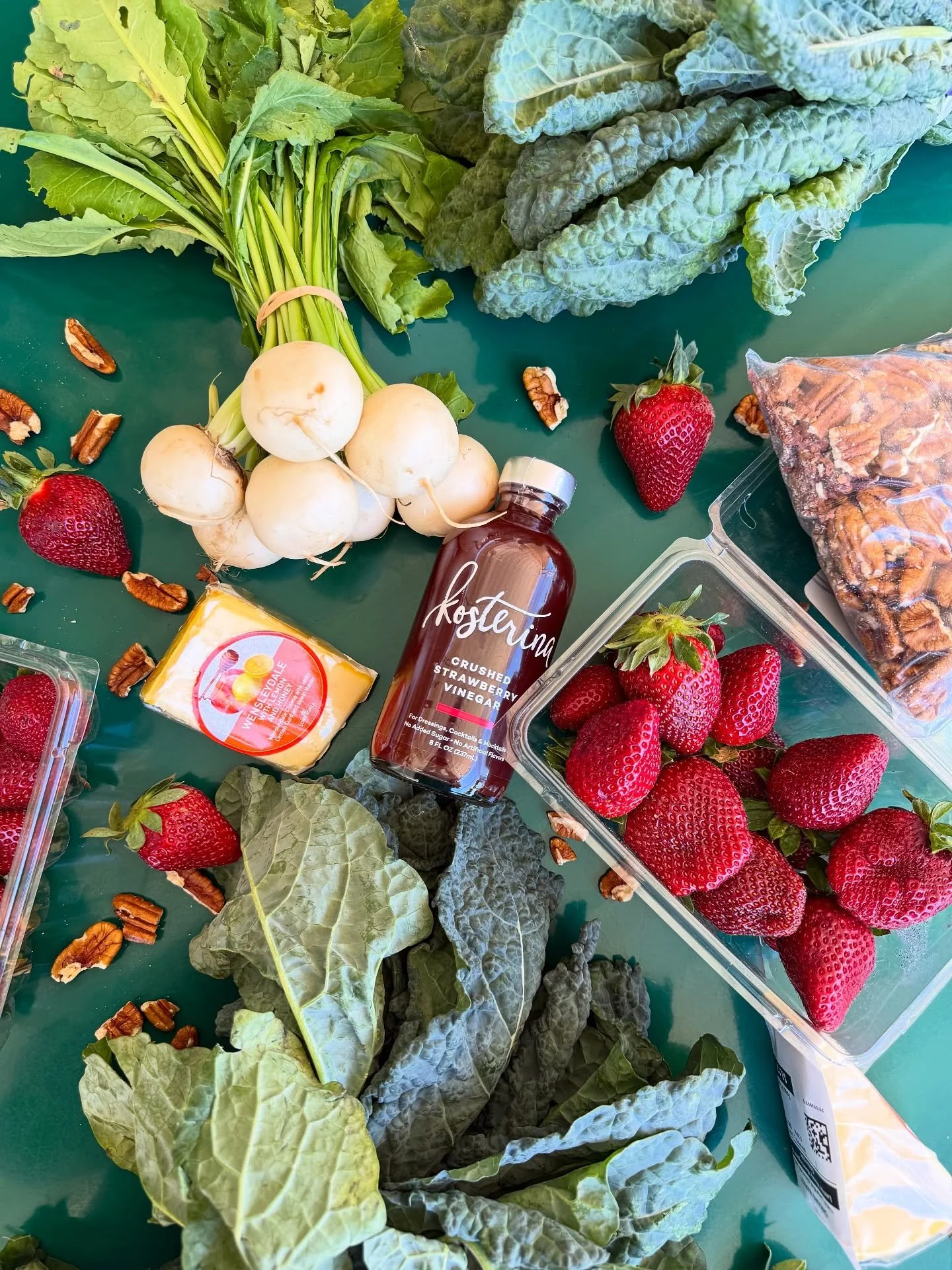 🍓 Local berry szn has arrived! 🍓

@cherrycreekorchards dropped off gorgeous strawberries grown in Pontotoc! These berries are perfectly sweet and deliciously ripe.

We love them in a local salad complete with kale and salad turnips from @nativeson.