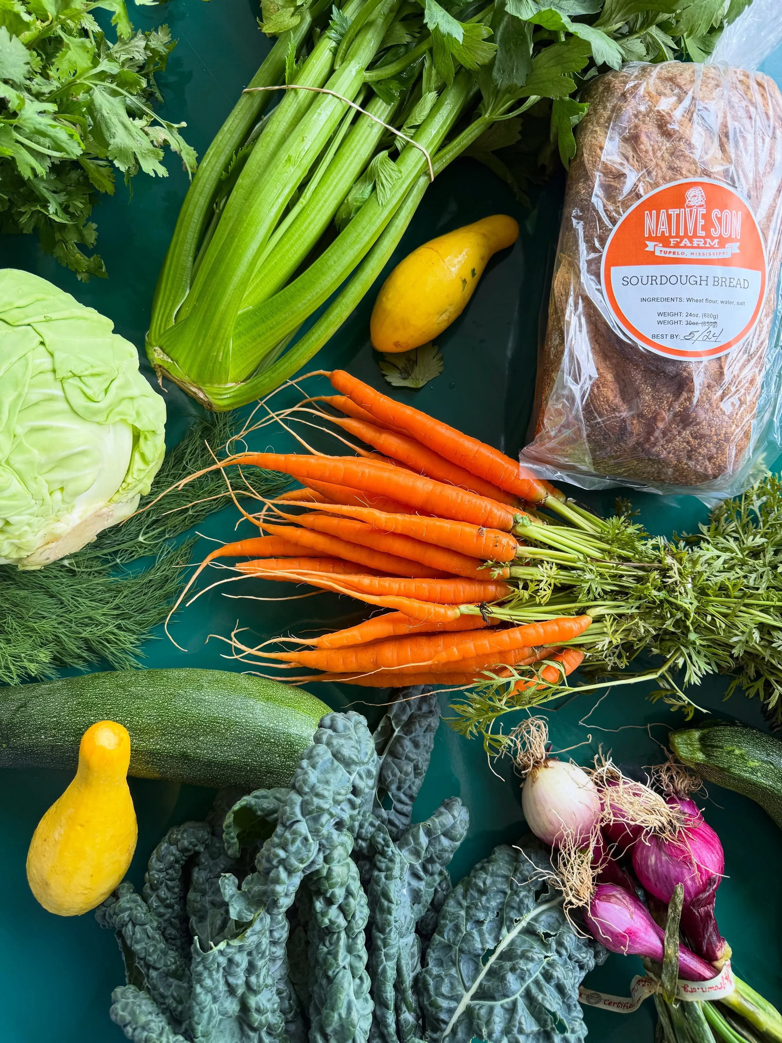 ☀️School is out, the students are done, and early summer produce is rolling in ☀️

Our friends at @nativeson.farm in Tupelo brought a sunny delivery of:

🥬 greens like collards and kale
🥬 bunched carrots
🥬 spring onions
🥬 dill and cilantro 
🥬 zu