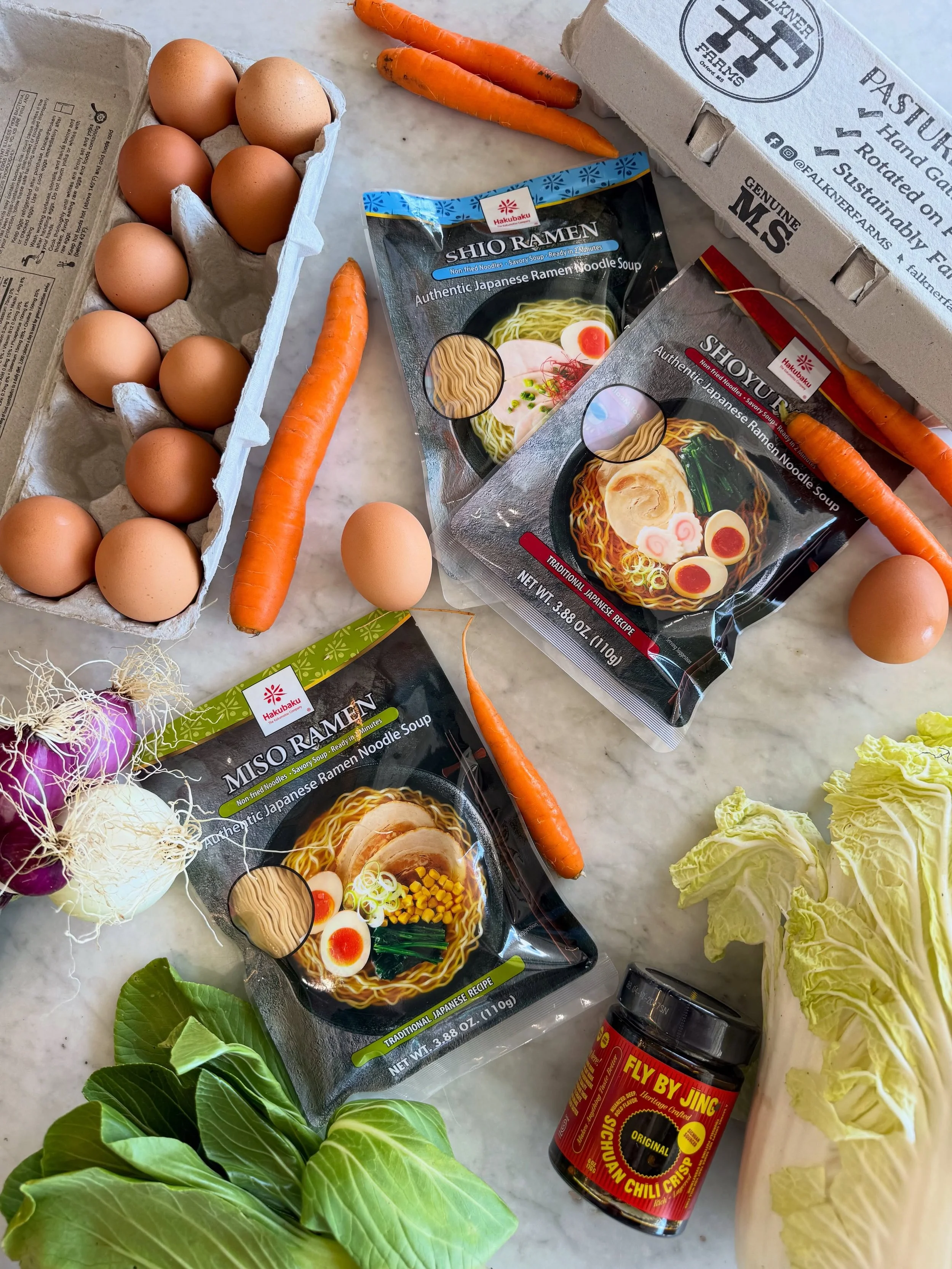 🍜 Eat ramen like a local! 🍜

We love @hakubakuus ramens. The noodles are fresh, the broth is always balanced, and they pair well with alllll the veggies.

Try this ramen with local carrots and cabbages from @nativeson.farm, local @falknerfarms soft