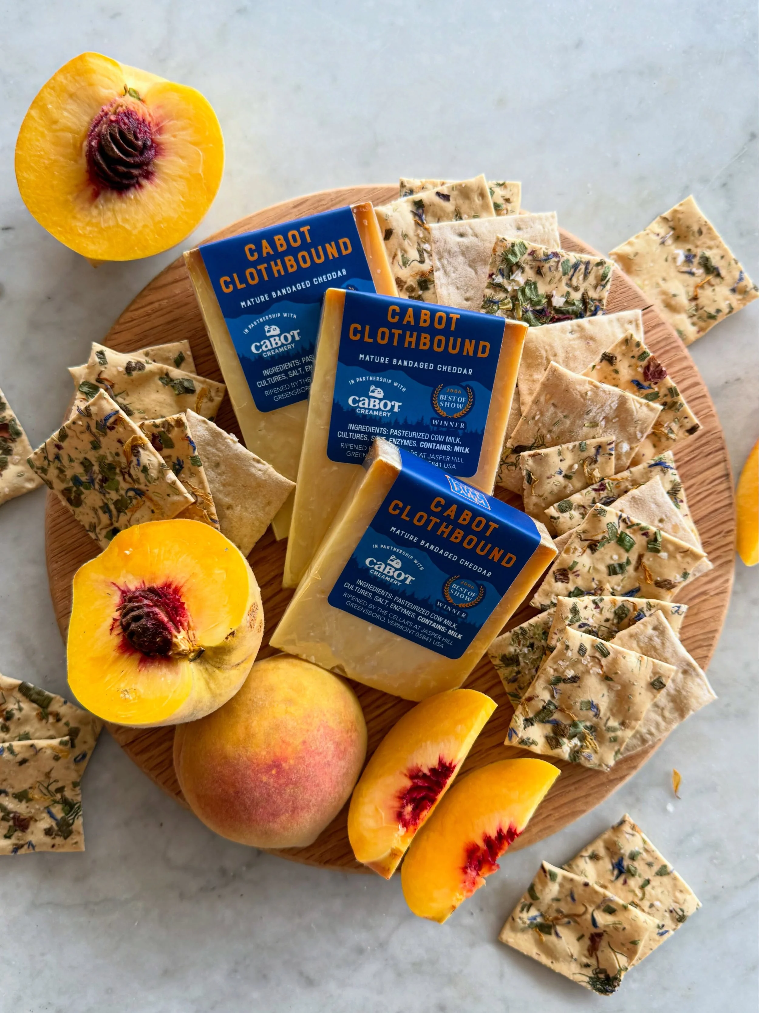 🌸 We&rsquo;re obsessed! 🌸

When our team traveled to the @infretailers conference in July, we tried these amazing dried flower and herb crackers from @theflouwerco and LOVED them!

Each cracker is lovingly decorated with organically grown dried loc