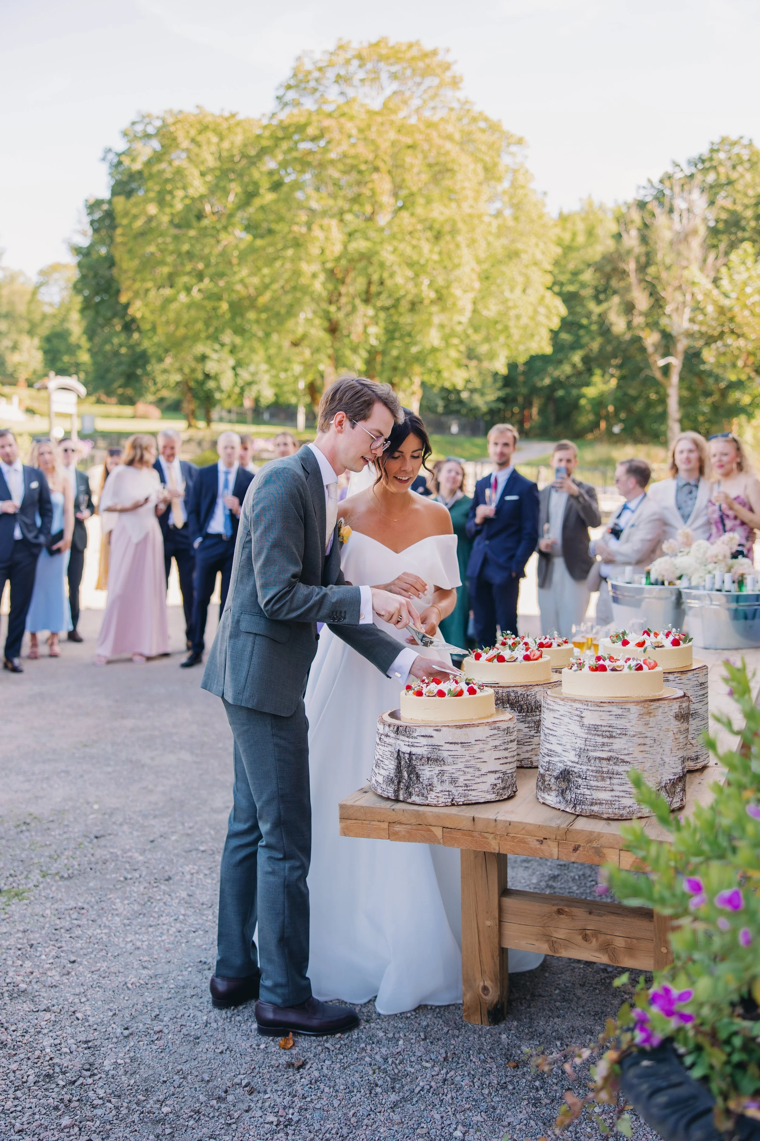 Elsa&Victor_bröllop_VillaStrömsfors_bröllopsfotograf_RebeccaErkenstam-grattiskramar-140.jpg