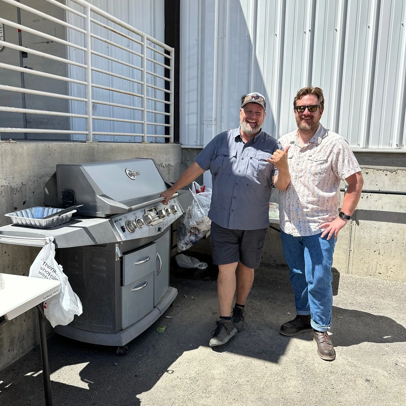 🔥 Grill skills on full display! 🔥

Huge thanks to Jason &amp; crew for putting together and grilling up a killer lunch for the office and warehouse teams today. Great food, great team, great day!

Cheers to summer lunches done right! 🍔🌭🥤

#Georg