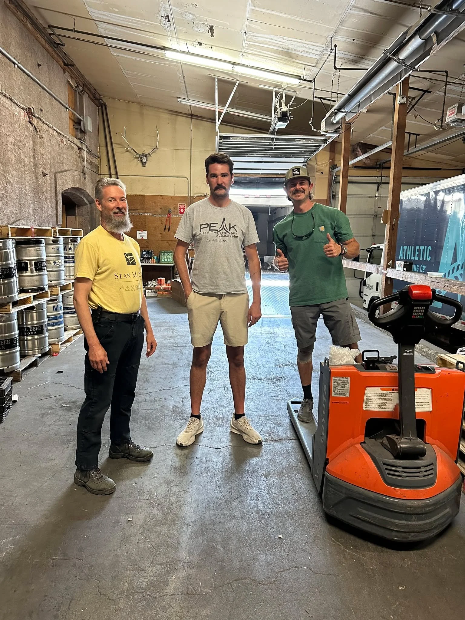 ✨ Operational Excellence in Action ✨
At the end of each day, our Helena-based truck drivers return to the warehouse after meeting up with local teams and putting on the miles across Montana. Bob, our Logistics Manager, is always there to greet them b