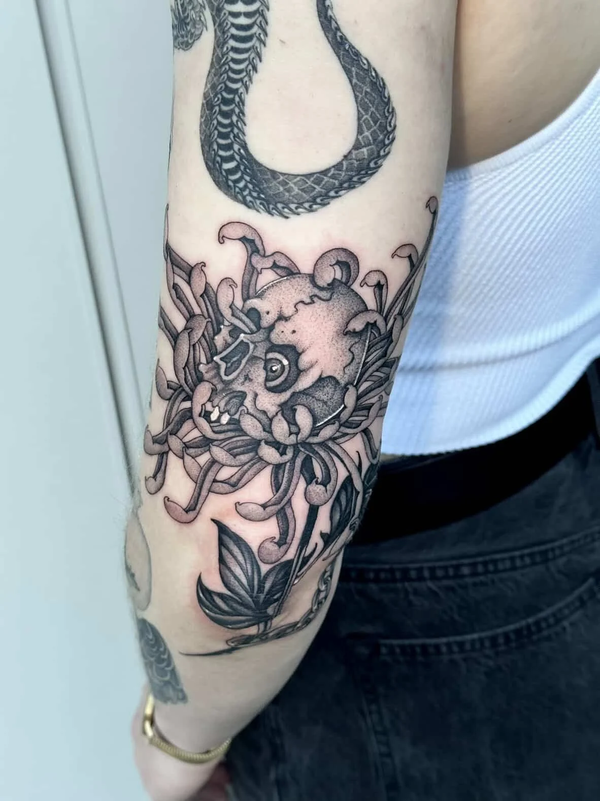 A few new beauties from @stephaniesmithtattoos , a resident tattooer at Communion. Contact her directly to book your next tattoo. 

#austintattooartist #austin #communiontattoo #blackandgreytattoo #finelinetattoo