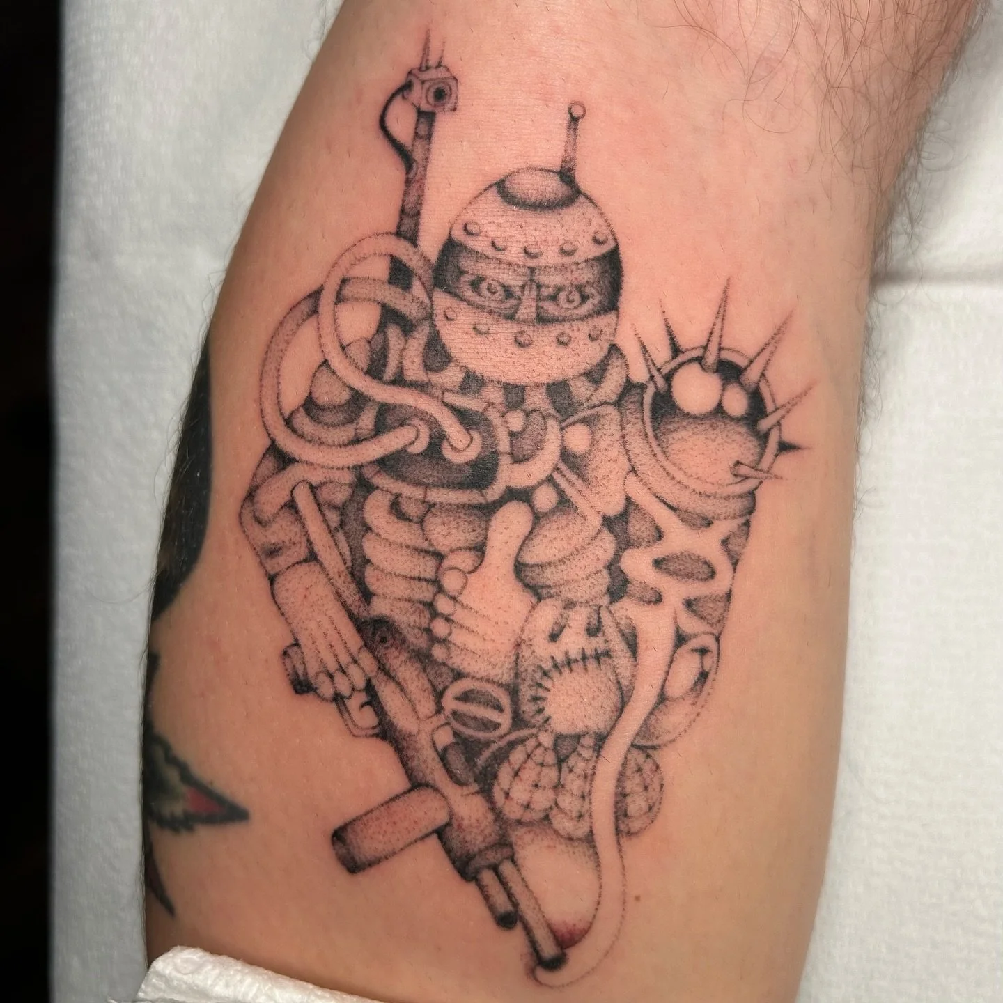 4fresh tattoos +1 nicely healed by @funkyradio1 , resident tattooer at Communion. Scroll to the end for a Bonus flash post. Contact directly to book your next tattoo.
