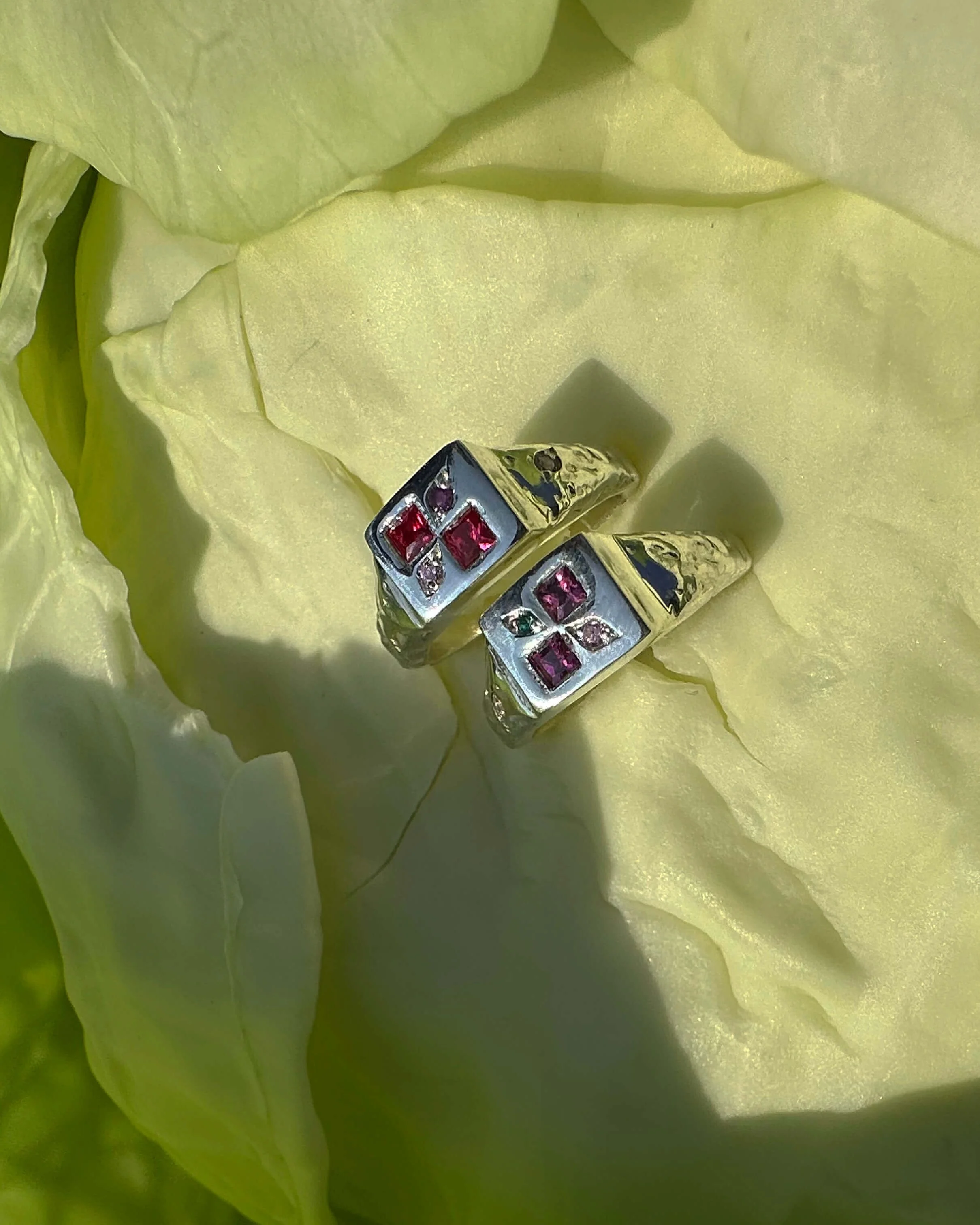 DK duo rings with matching eyes & bricks