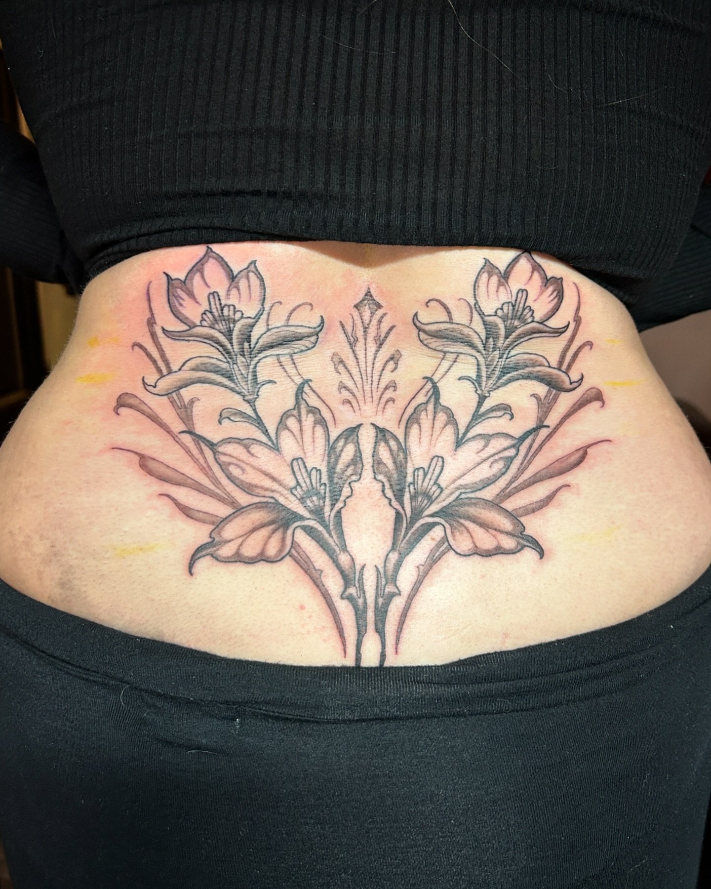 This piece was such a joy to do. I&rsquo;m always so excited when someone picks up my flash designs- especially my gothy ornamental work. Even better when the client is such a lovely lady with the nicest energy #good vibes
#ornamentaltattoo #floralta
