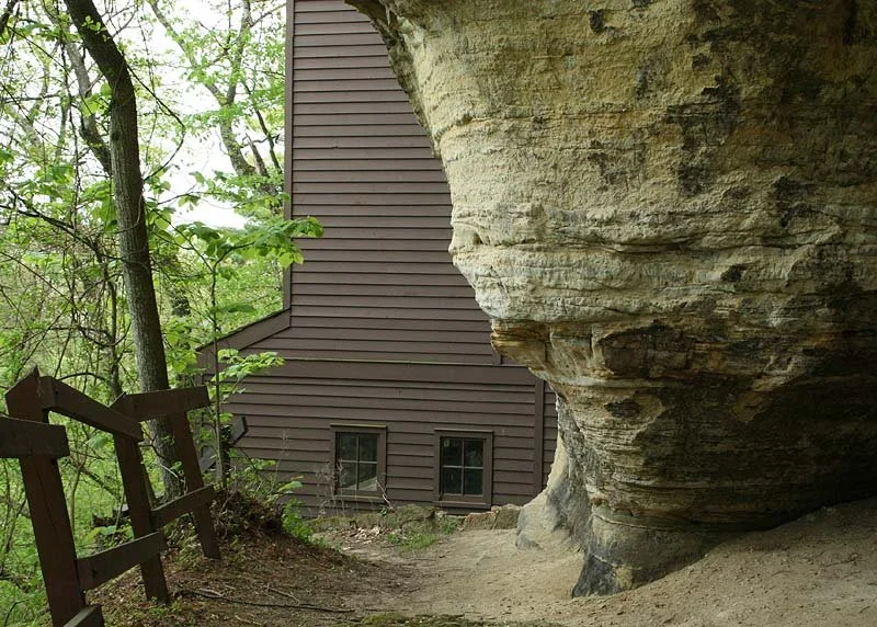 The Shot Tower is showin in brown, with a huge outcropping just next to it.