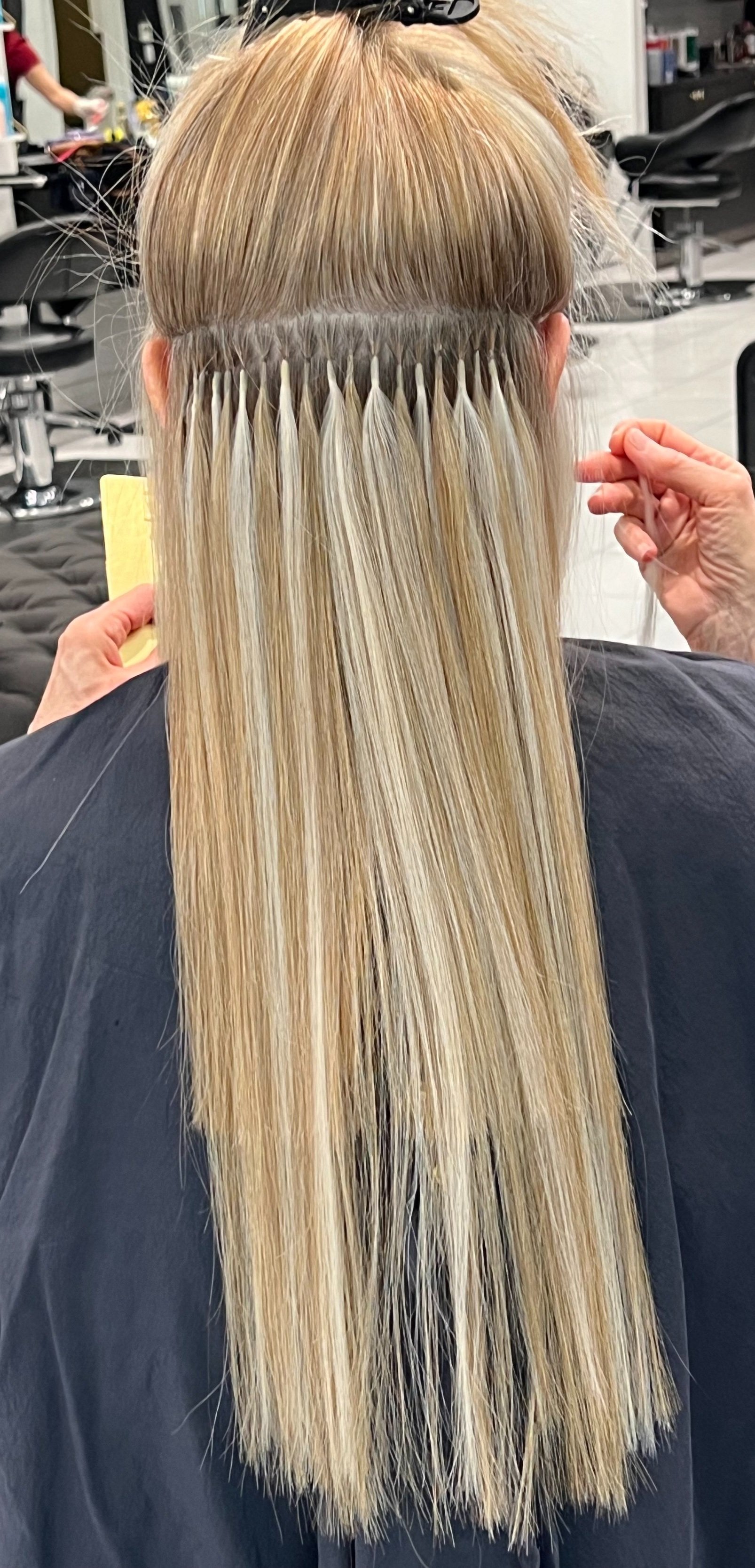 girl with long blonde extensions