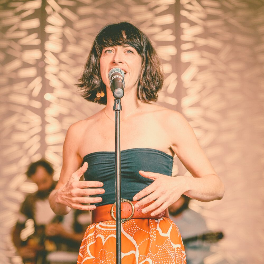 Laura Ann Singh is a multilingual American singer, recording artist and composer, and a founding member of the internationally acclaimed ensemble Miramar. Her repertoire pulls from Latin America, especially Brazil, but includes American Songbook stan