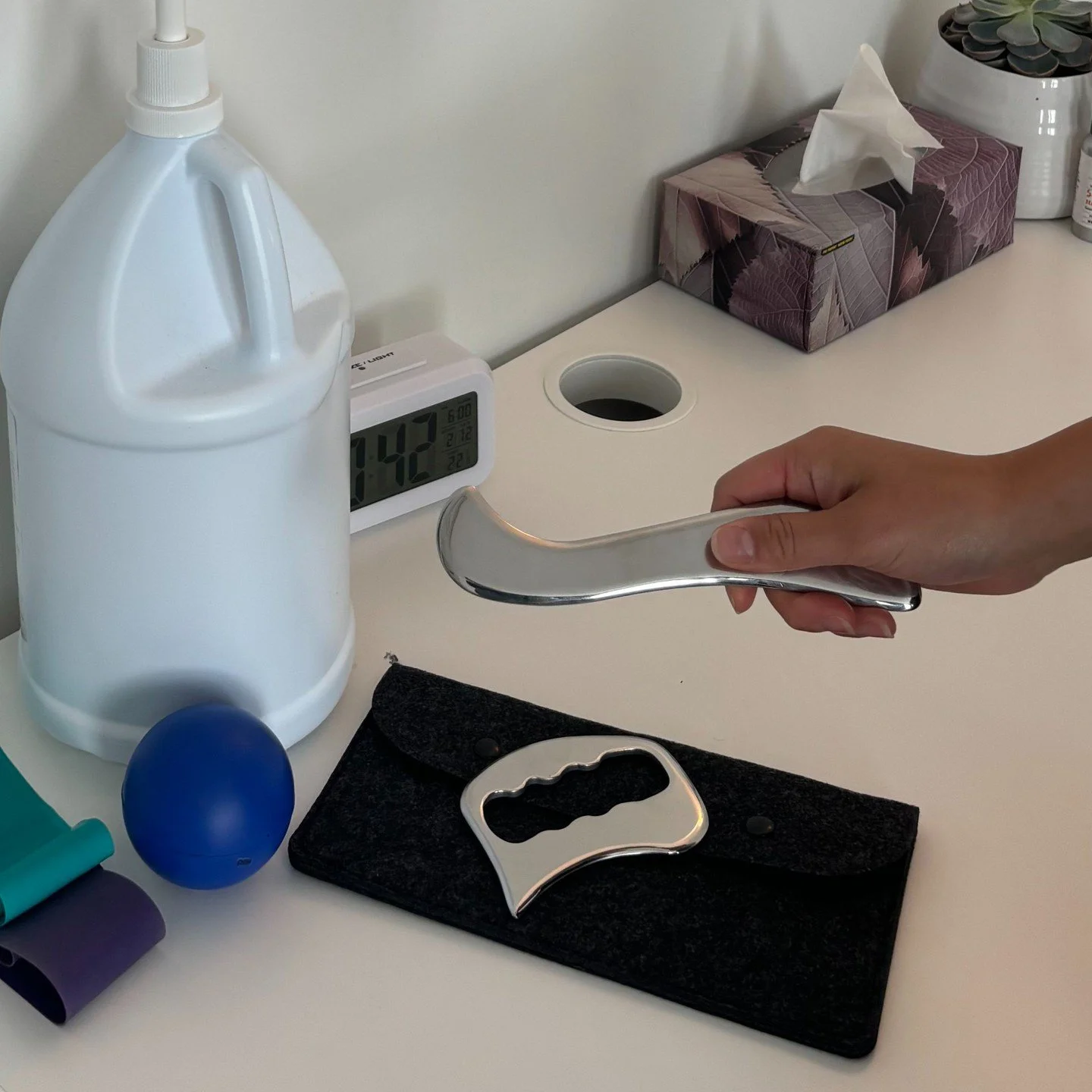 Instrumental Assisted Soft Tissue Mobilization (IASTM)

◽What is it?
IASTM is a procedure in which mechanical stimuli (e.g. compression and shear stress) are repeatedly applied to soft subcutaneous tissues at various intensities by stroking the skin 