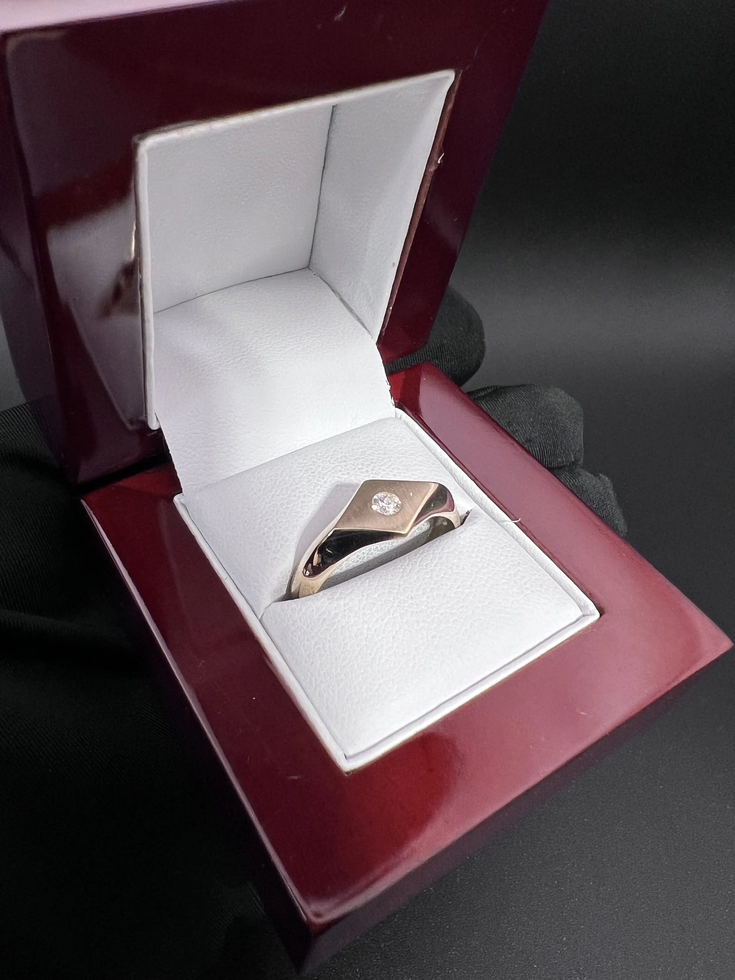 Kite Signet Ring with Diamond in 14kt Yellow Gold