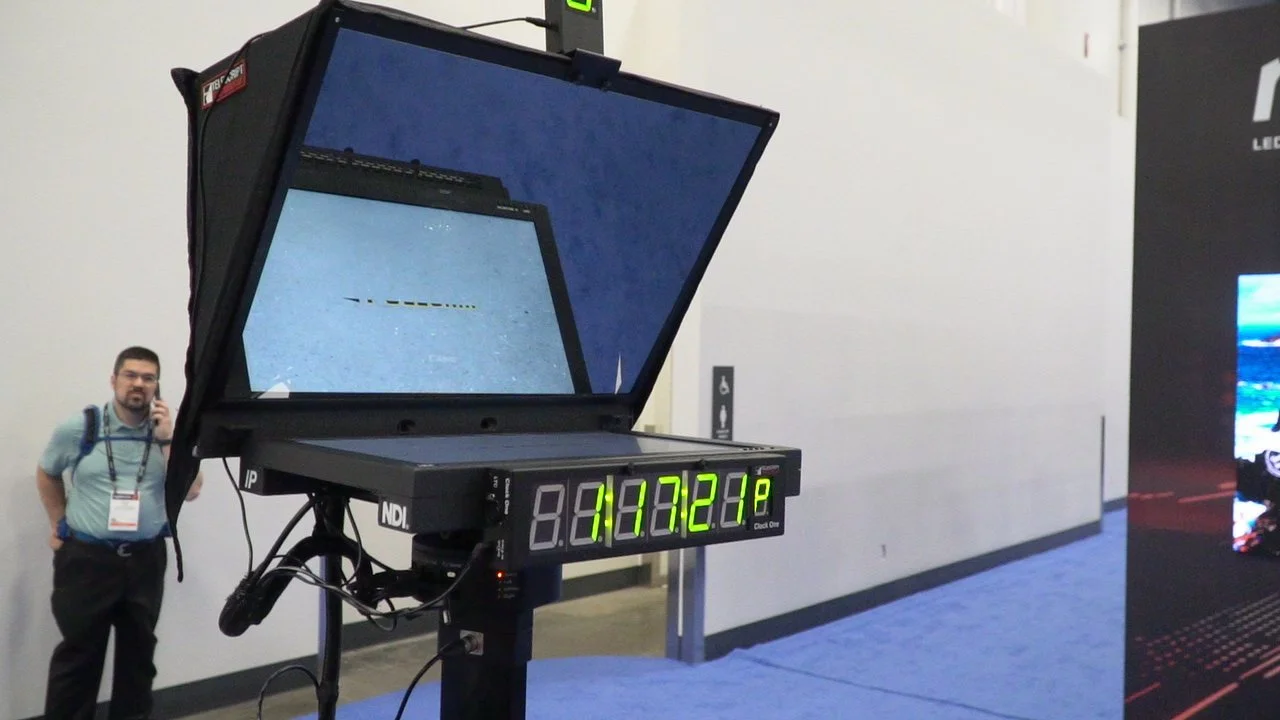 telescript-19-inch-prompter-with-clock-nab-show.JPG
