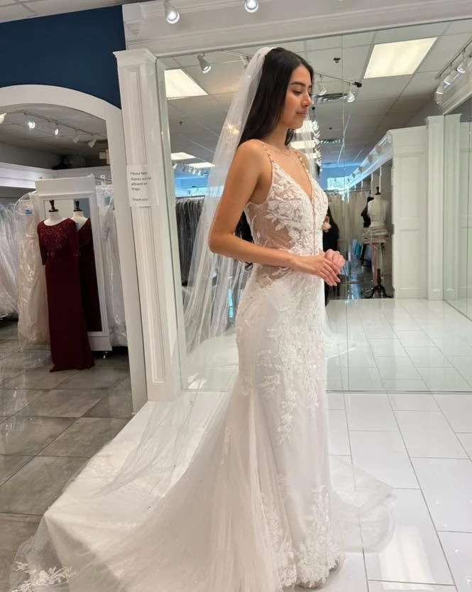 Adding a veil to a bride brings the bridal look to the next level 🥹😍 Are you team veil or no veil?? 
.
.
.

#nataliesbridalsbybb #weddingdress #weddingday #weddings #bridal #bride #bridalstyle #bridalgown #futurebride #bridetobe #bridalboutique #br