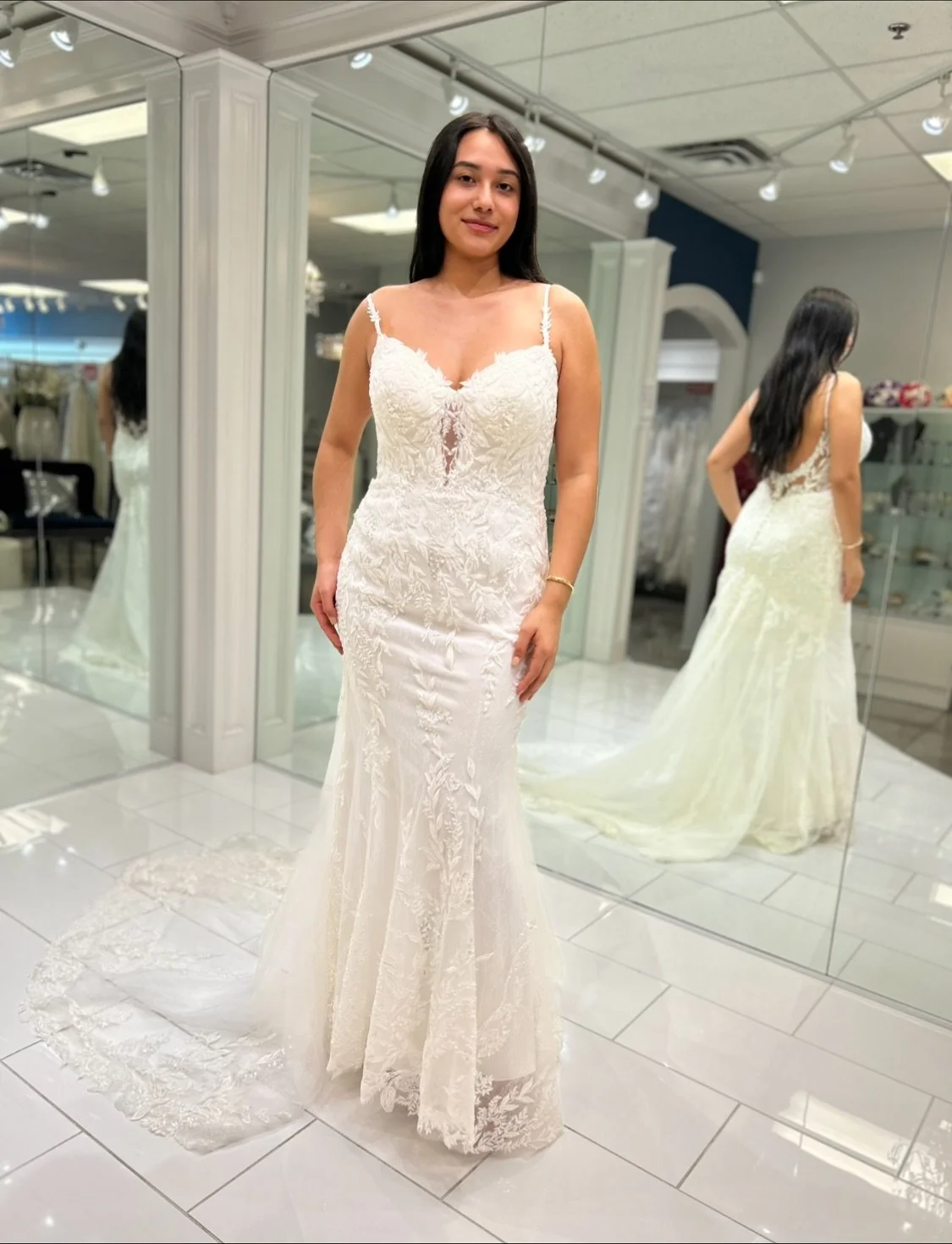 Soft, sparkly, and a little bit sultry ✨ The sequined and beaded details catch every bit of light 💫 Proof that subtle sparkle can still shine bright 🥰
.
.
.
#nataliesbridalsbybb #weddingdress #weddingday #weddings #bridal #bride #bridalstyle #brida