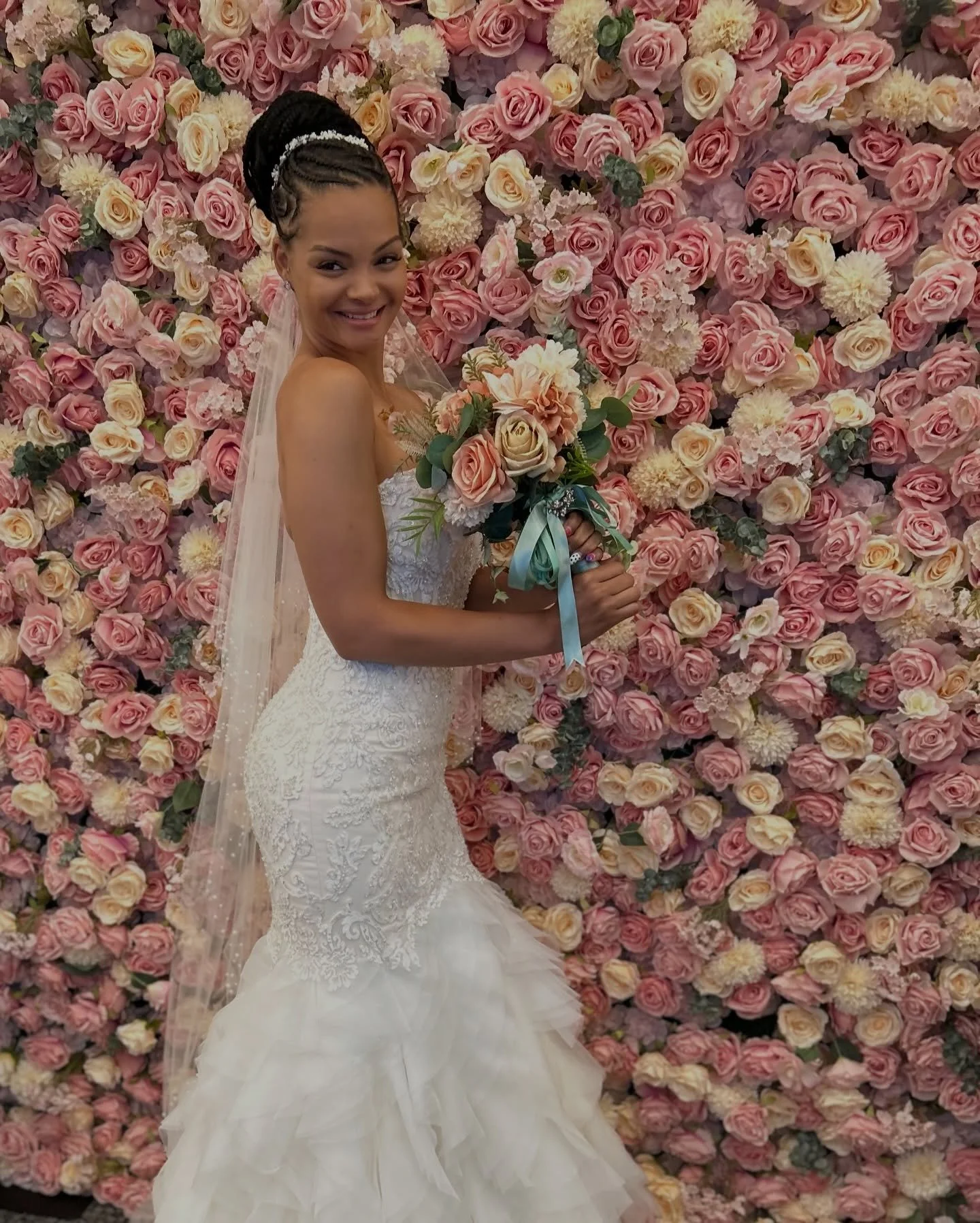 This strapless mermaid wedding dress is perfect for the bride who wants romance with a little drama 🤭💕 If this dress is calling your name, book your appointment with us today! 🤍
.
.
.
#nataliesbridalsbybb #weddingdress #mermaid #bride #bridalbouti