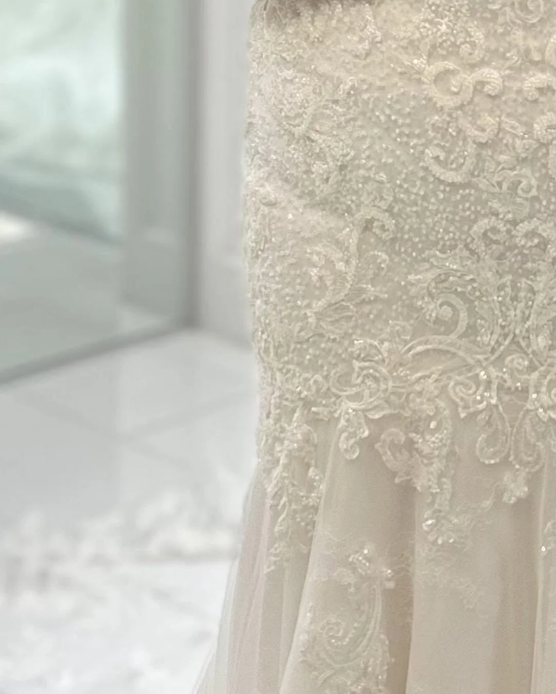 They say it&rsquo;s the small things.. and this dress proves it 😇 Every stitch, every bead, every piece of Chantilly lace comes together to create something beautiful ❤️
Swipe to see the details ➡️
.
.
.
#nataliesbridalsbybb #weddingdress #bride #br