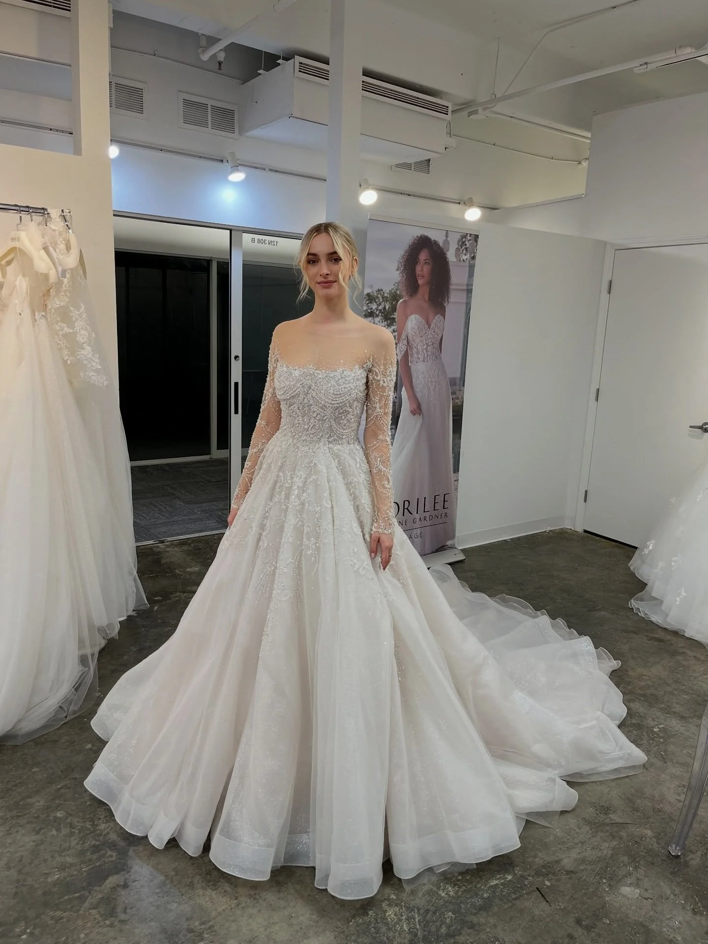 Future brides, if your dream wedding dress is a magnificent ball gown with long sleeves, heavily beaded, and shimmer skirt then this dress is for YOU 😇💕 Book your appointment and take this gown home with you! 
.
.
.
#nataliesbridalsbybb #weddingdre