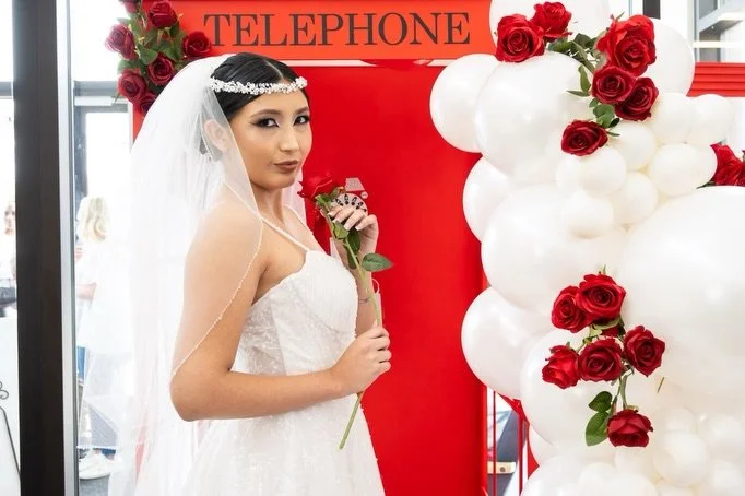 Just a girl, a rose, and a dress that feels like a dream 🌹💕 Somewhere between timeless romance and a little bit of magic ✨
.
.
.
#nataliesbridalsbybb #weddingdress #bride #bridetobe #bridalboutique