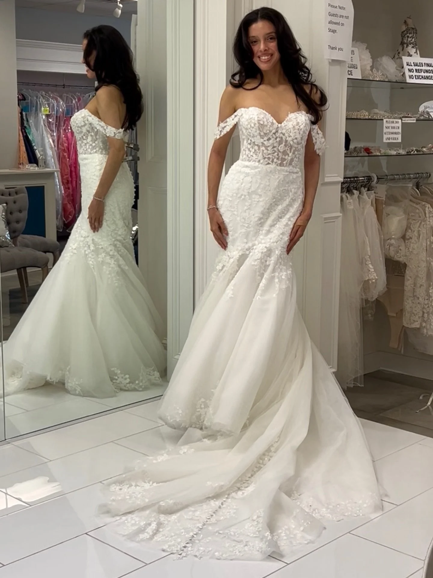 Sweetheart neckline, dreamy beaded lace, and a silhouette made to turn heads 🤭 Safe to say.. we&rsquo;re obsessed with this beauty 💖 Book your appointment today! 
.
.
.
#nataliesbridalsbybb #weddingdress #bride #bridetobe #bridalboutique