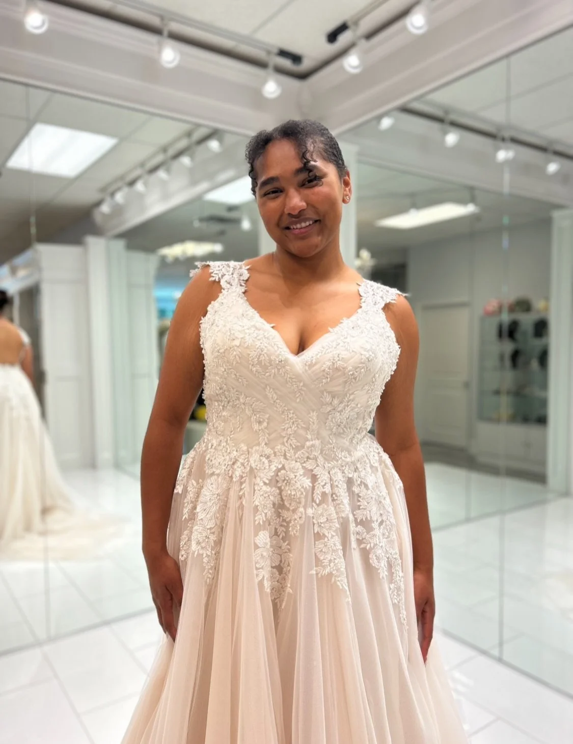 This gown is proof that sometimes the most beautiful details are the simplest ones 🤍 If you can picture yourself walking down the aisle in this dress, this is your sign to book your bridal appointment with us today! 🥰✨
.
.
.
#nataliesbridalsbybb #w