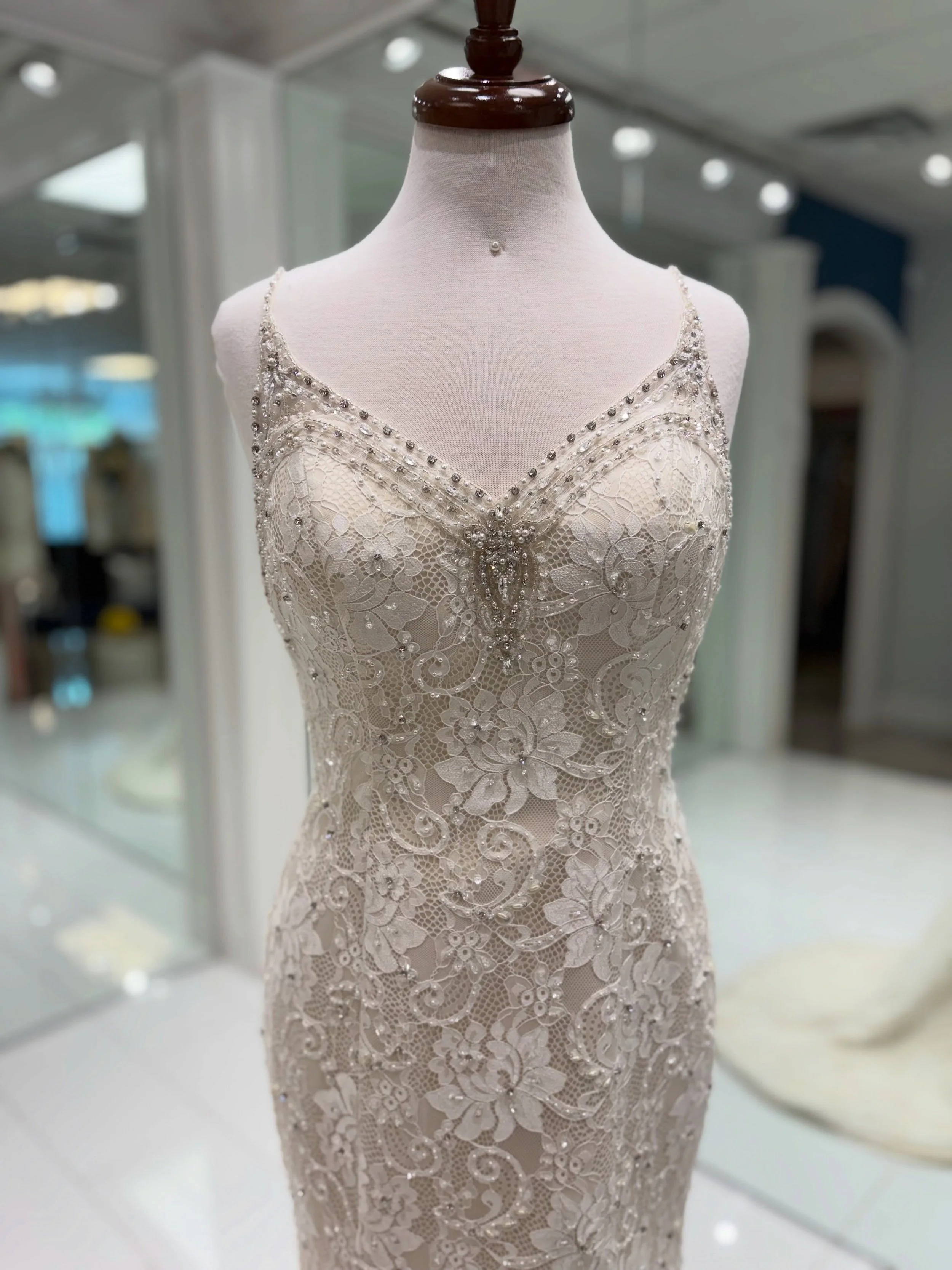 If you&rsquo;re dreaming of a fitted gown with romantic lace, gorgeous beading, and a train you&rsquo;ll never forget&hellip; this might be the one 😉🤍 Visit us in Lawrenceville GA and let&rsquo;s find your dream dress together ☺️
.
.
.
#nataliesbri