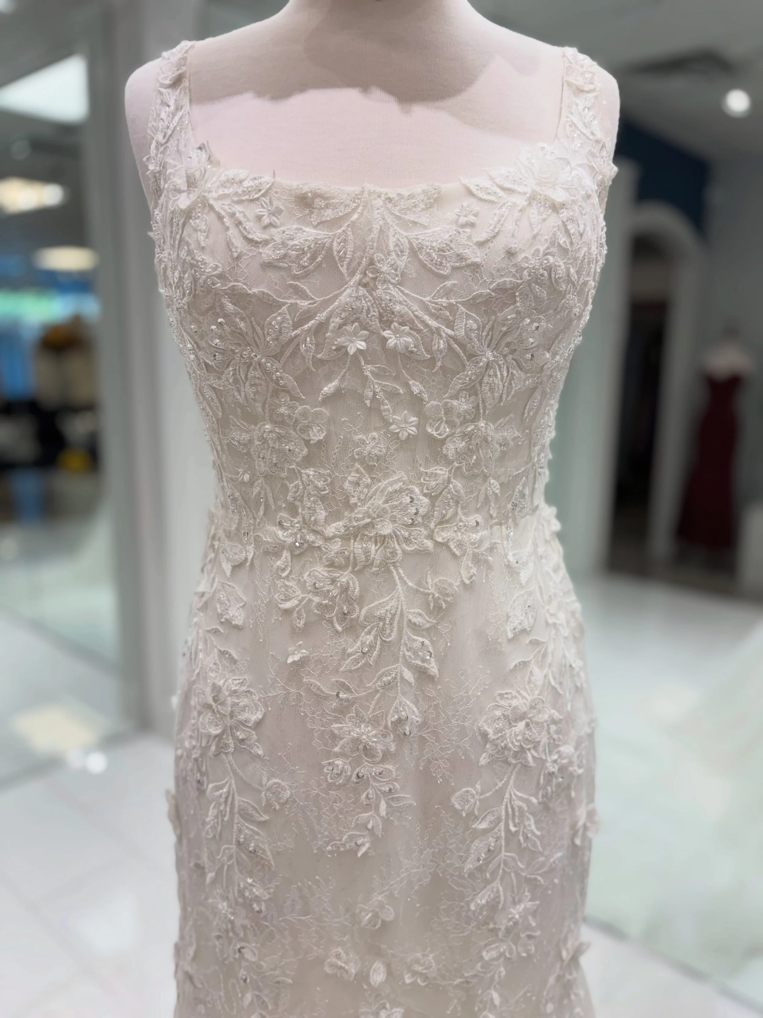 When the details are detailing 👀🤍 From intricate lace appliqu&eacute;s to those dreamy layers of tulle ✨ Swipe through because this beauty deserves a closer look 😇 Come find your dream dress at Natalie&rsquo;s Bridals!
.
.
.
#nataliesbridalsbybb #