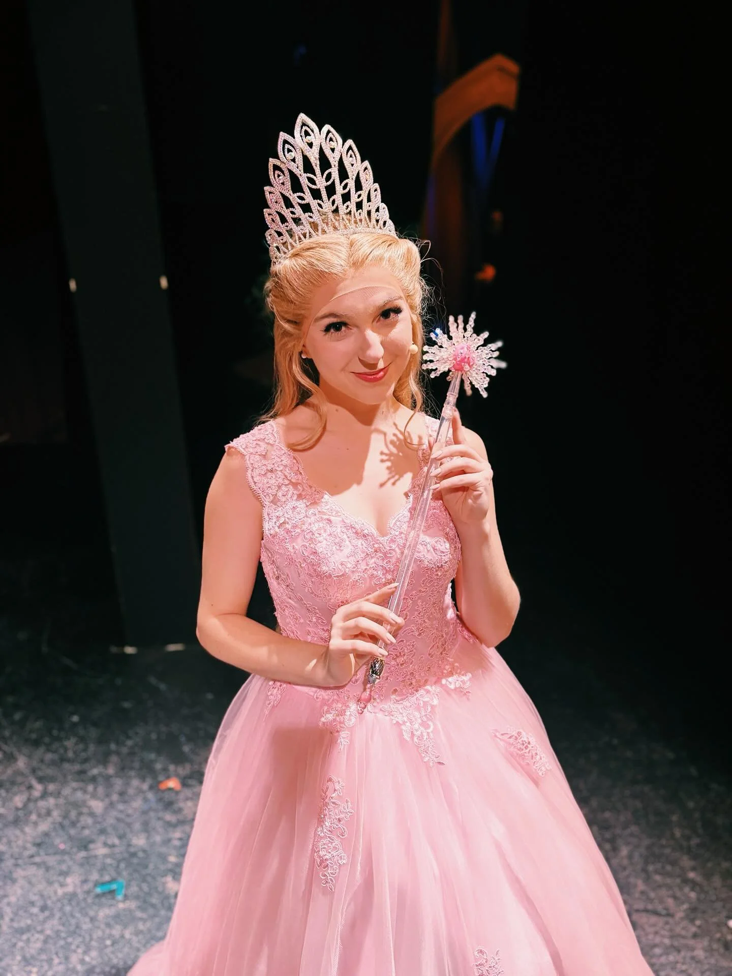 goodbye yellow brick road!!🌈💖🫧✨

what a wonderful experience it was to step into the shoes of my dream bubble girl at @theargyletheatre !!! Nothing compares to watching faces in the audience light up every performance of The Wizard of Oz and being