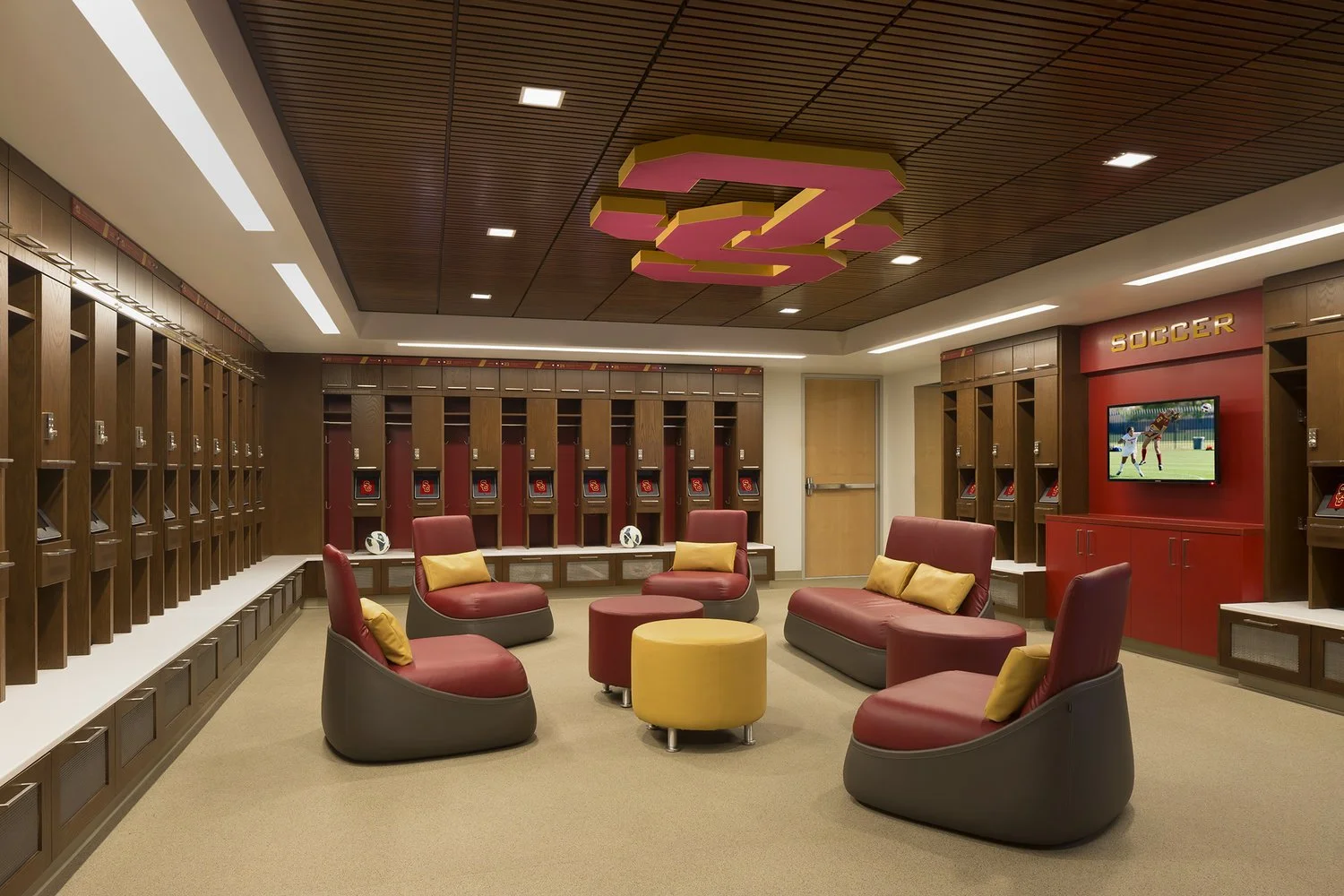 Locker+Room+no+people_sm.jpg