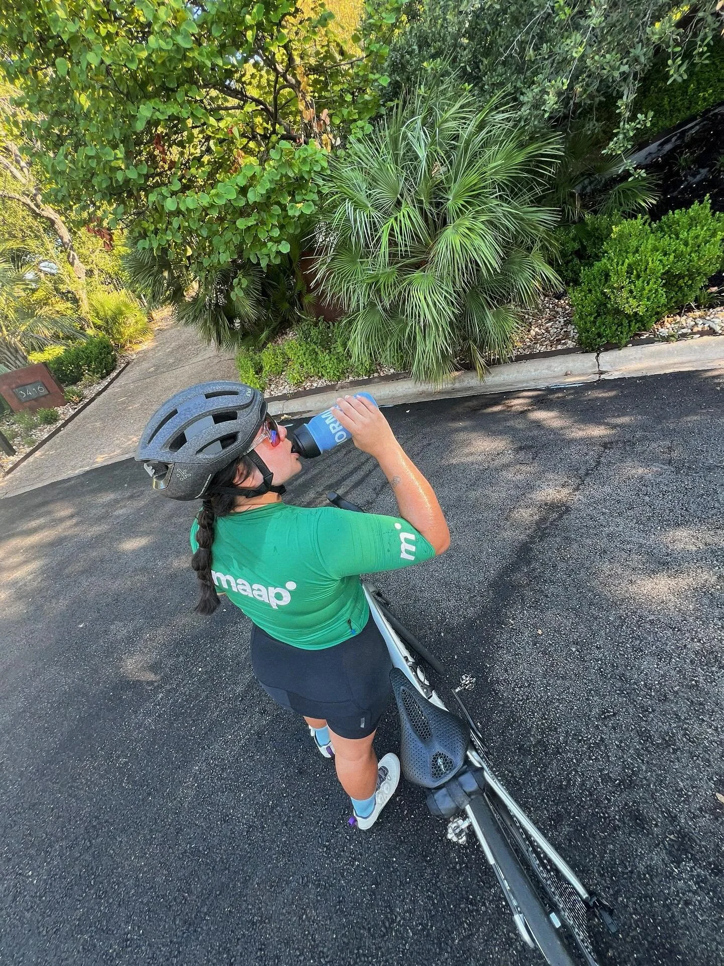 Ladies, remember to hydrate well before tomorrow&rsquo;s ride 💦. Even though we&rsquo;ll be rolling in the evening, temperature and humidity will still be high. 

For the ride, we recommend to bring ✌🏽 water bottles with your fav hydration mix. See