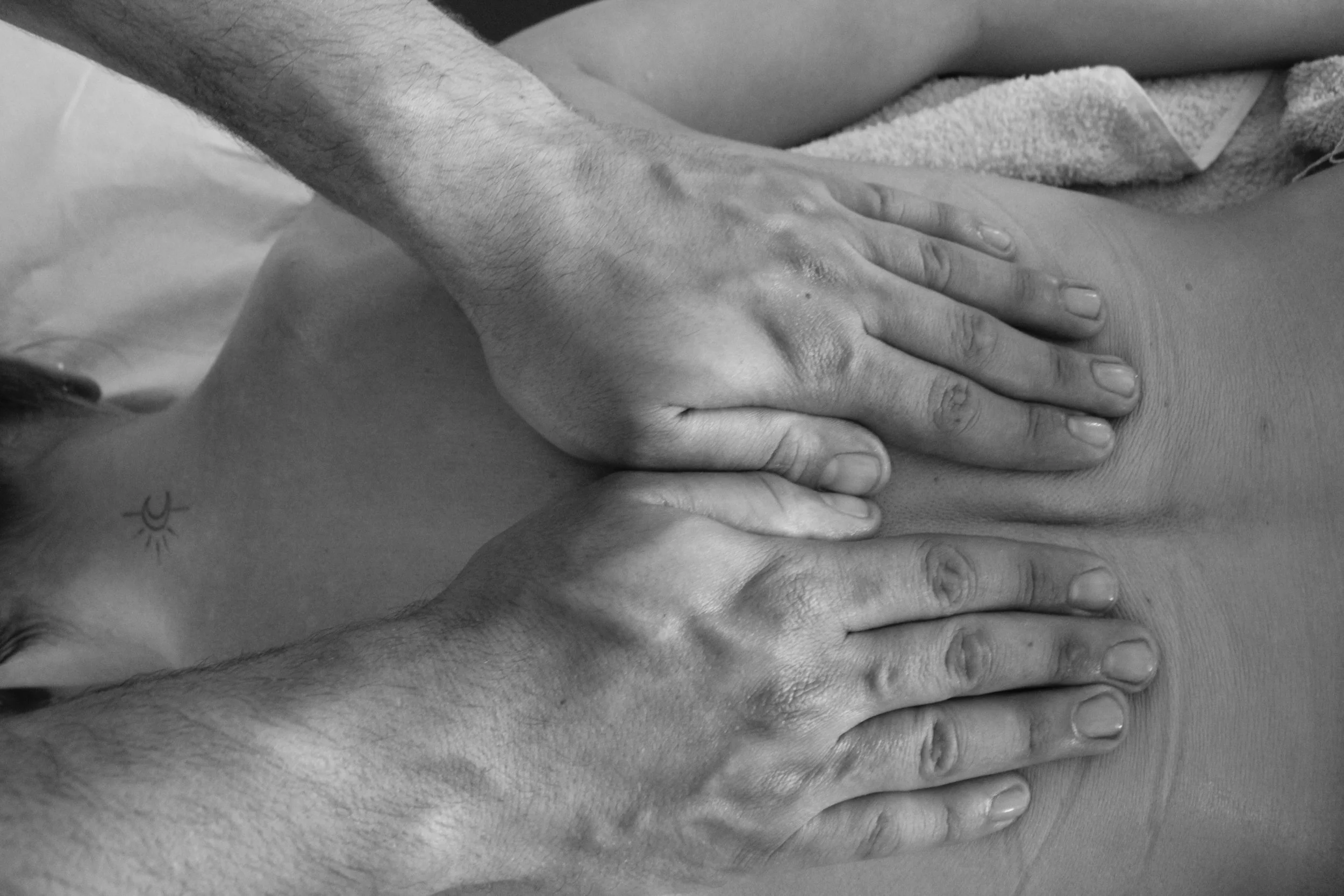 Deep tissue full body massage NYC - Flying Root Physio