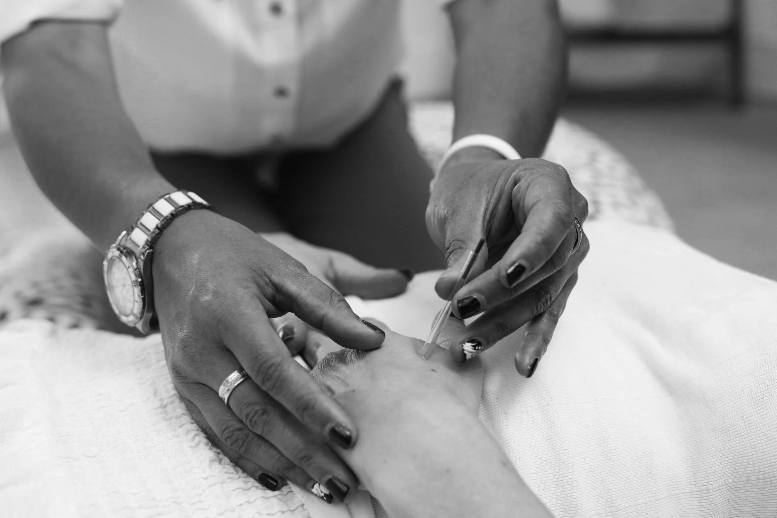 Relaxing New York City acupuncture for dancers, athletes, senior citizens.