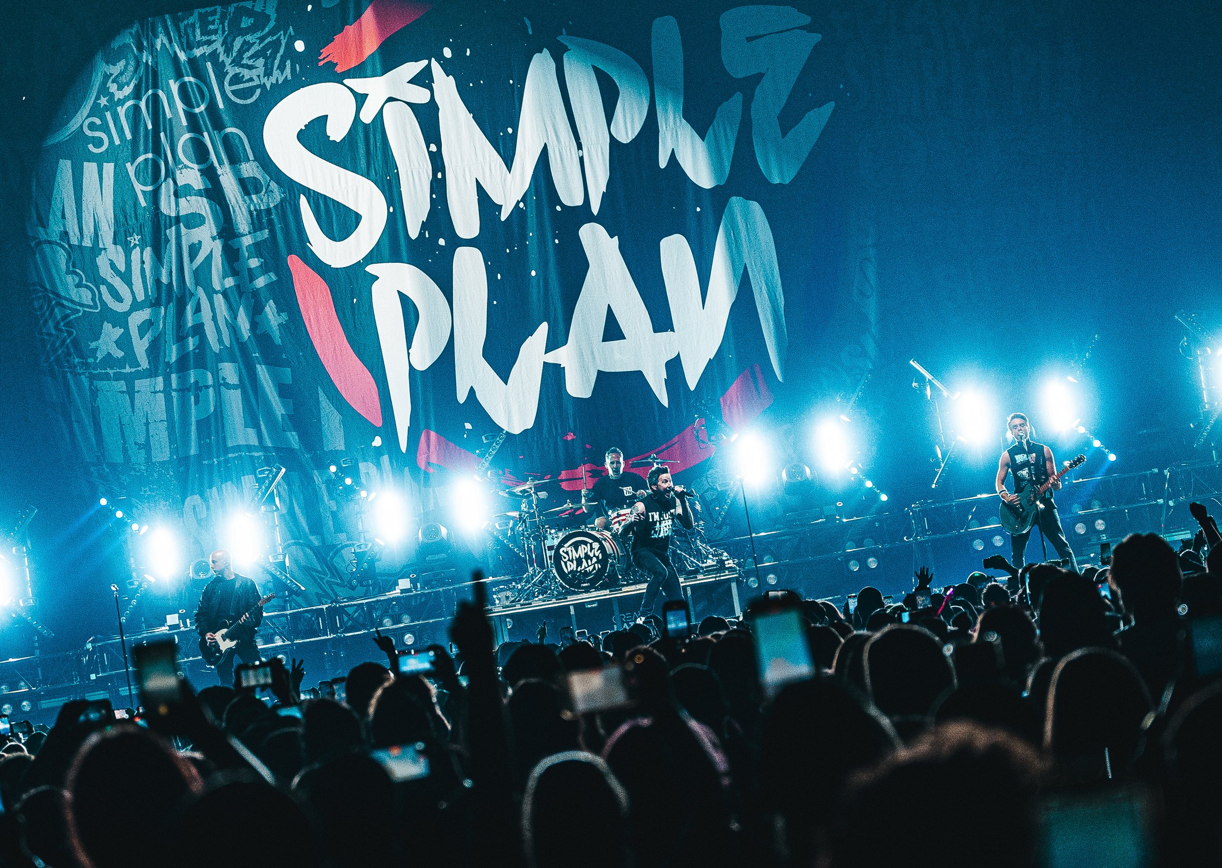 Avril Lavigne &amp; Simple Plan in Winnipeg: The Greatest Hits Tour