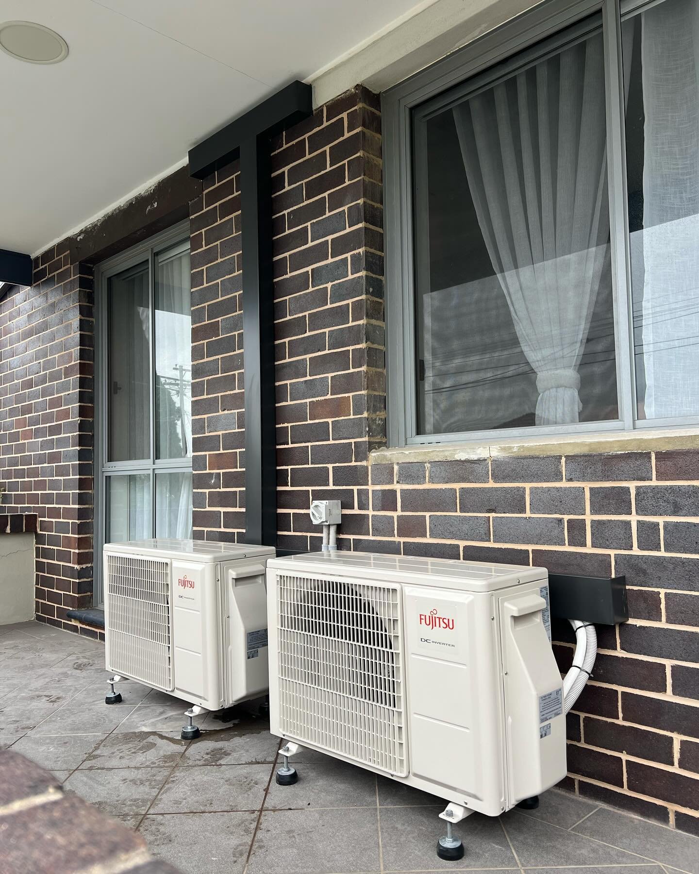 Another successful install! Two 2.5kW @fujitsuairconditioning split systems now keeping the bedrooms cool and comfortable!