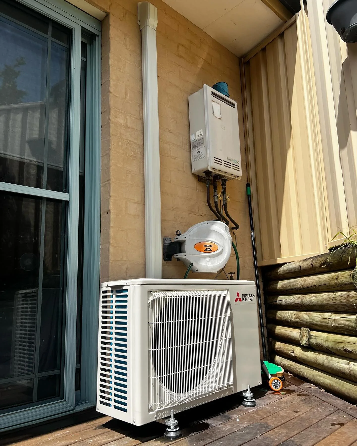 Starting the year off right with a 4.2kw @mitsubishielectricaustralia installation!