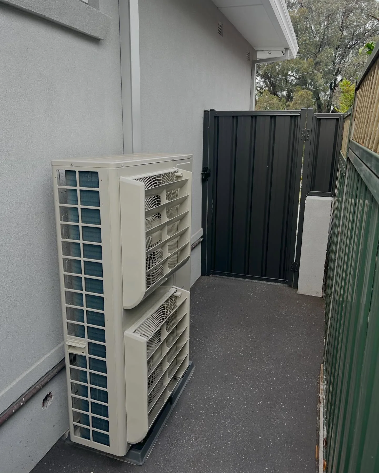 Genuine @daikinaustralia air deflectors fitted to ensure this ducted system operates at its max capacity. Helping the system to be more efficient and save on electricity in the process!