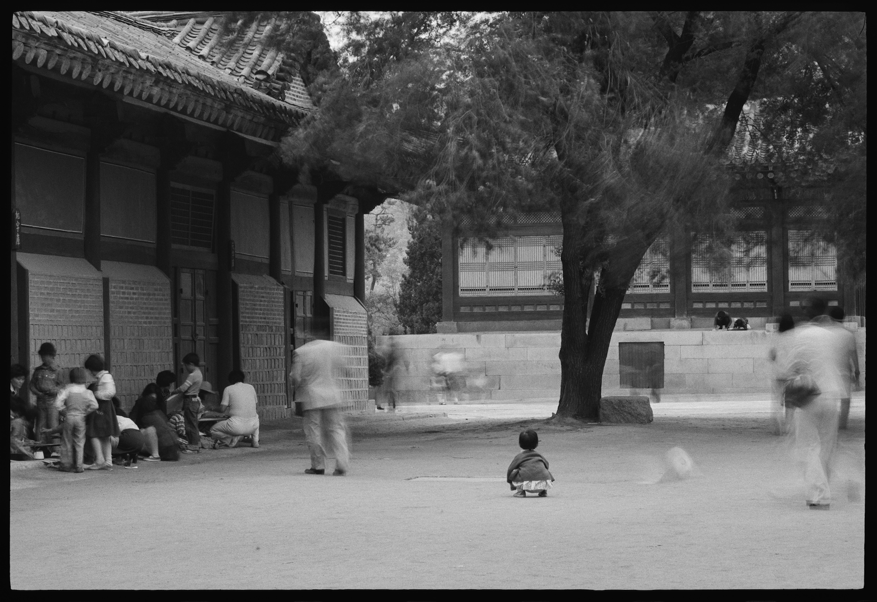 Korea 3 - squatting child 6635-024-025.png
