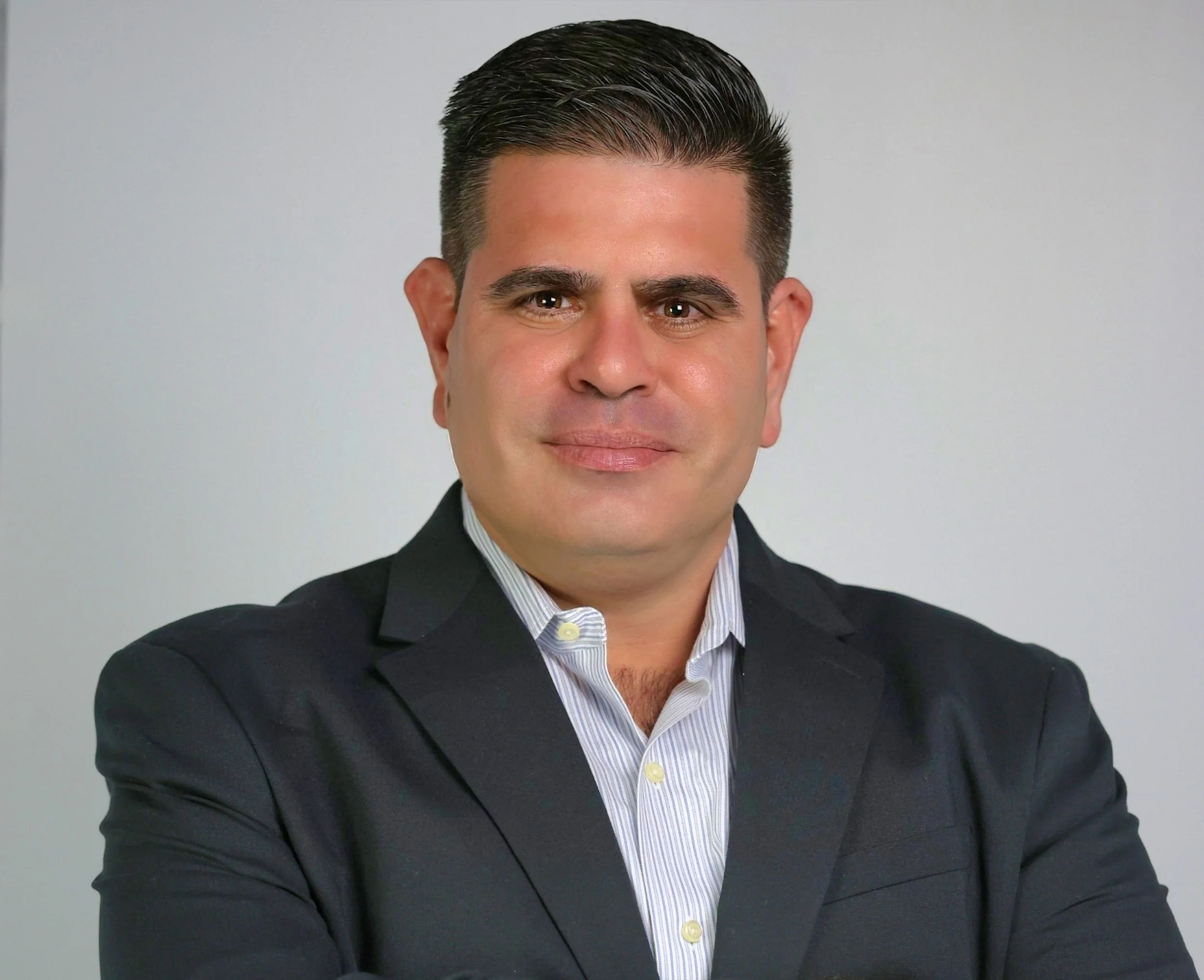 Robert Photo Business Headshot 2.jpg