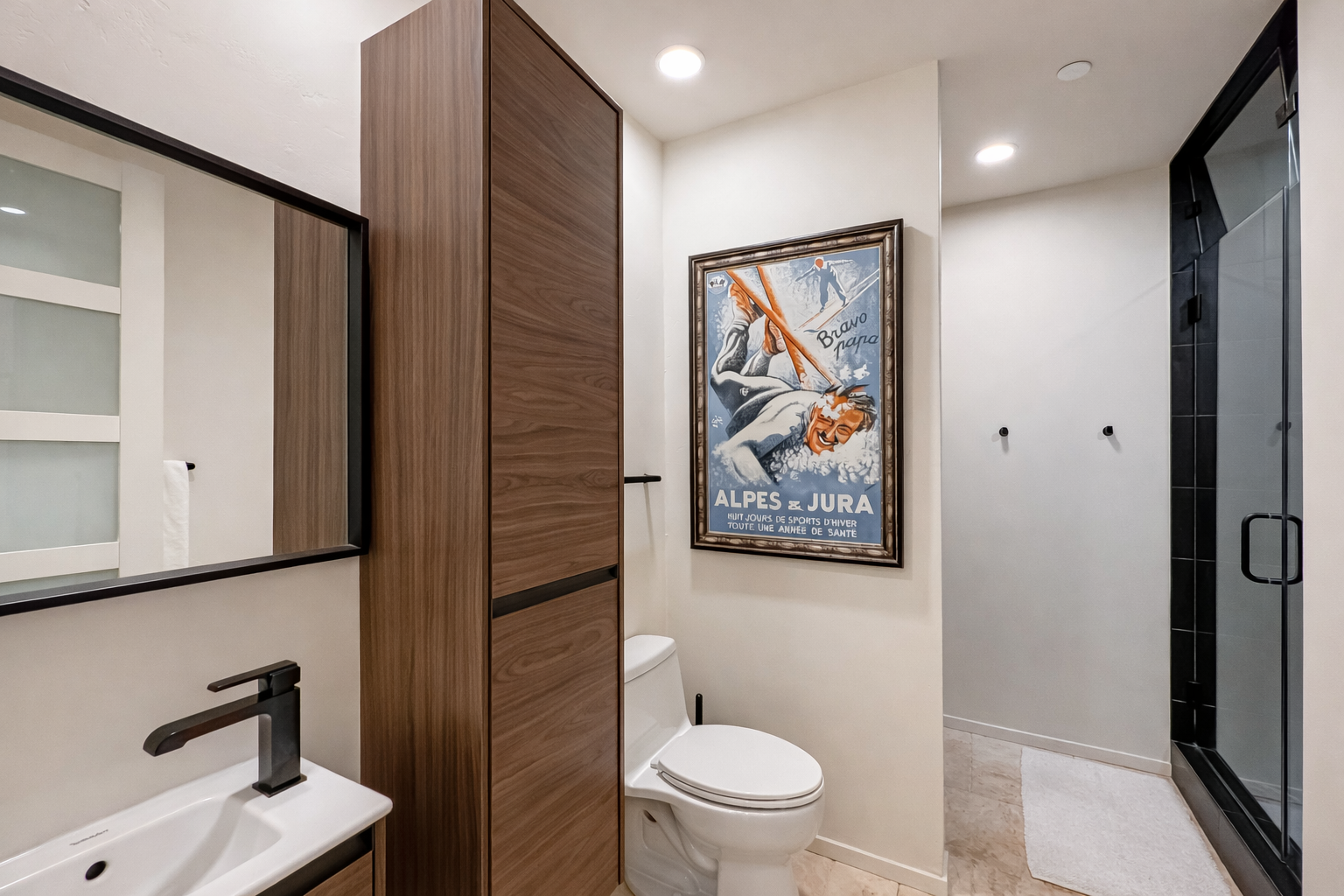 405 Penhouse_Guest Bath 1_Edited.png